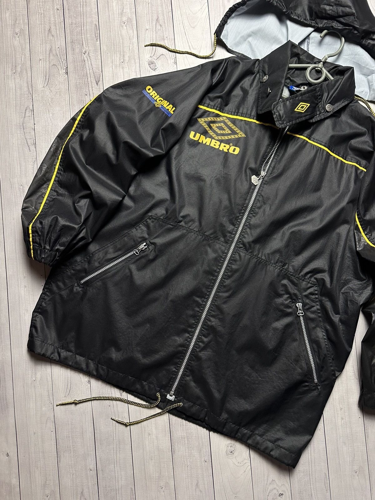 Umbro × Vintage Vintage Umbro Pro training light jacket size L monogram logo Size US L / EU 52-54 / 3 - 2 Thumbnail