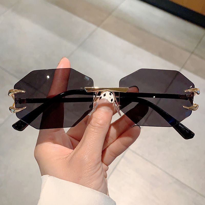 VIBE New Design Street ins style custom avant-garde sunglasses Size ONE SIZE - 6 Thumbnail