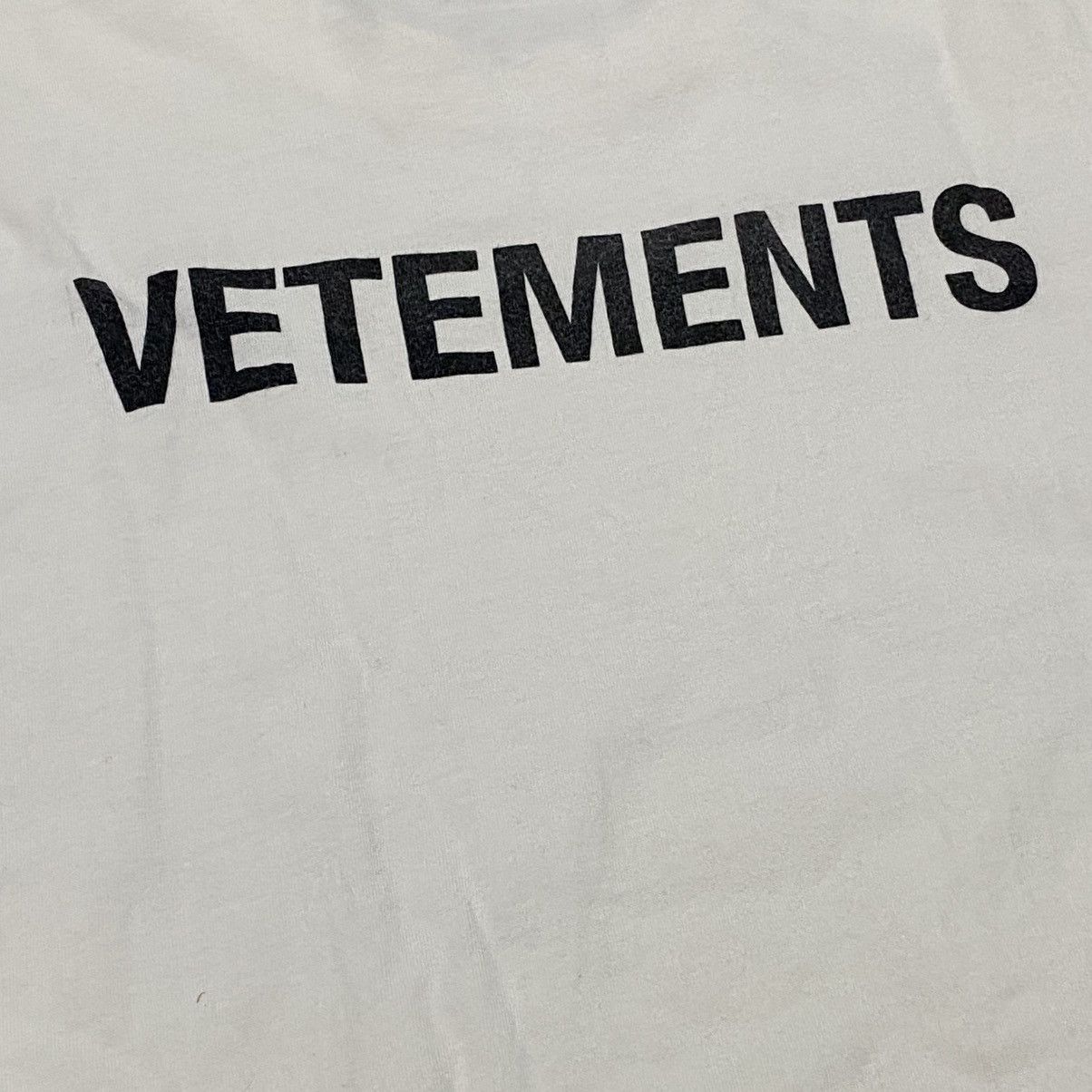 Vetements Vetements Back Logo White Staff T Shirt Size US S / EU 44-46 / 1 - 4 Thumbnail
