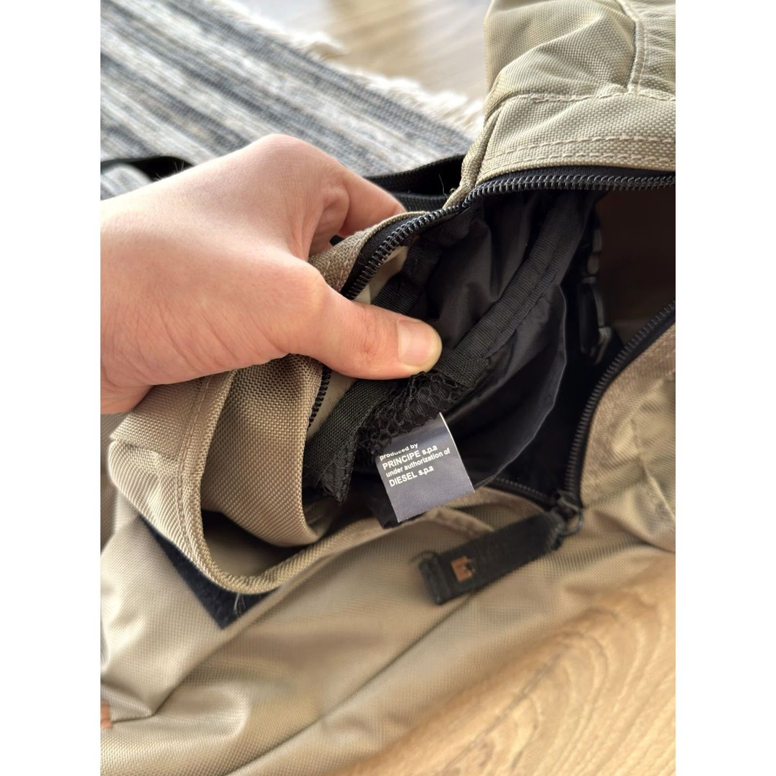 Diesel VINTAGE Diesel Shoulder Bag Unisex Adults Nylon Beige 90s Y2K Classic Streetwear Outdoor University Bag Mens Size ONE SIZE - 7 Thumbnail