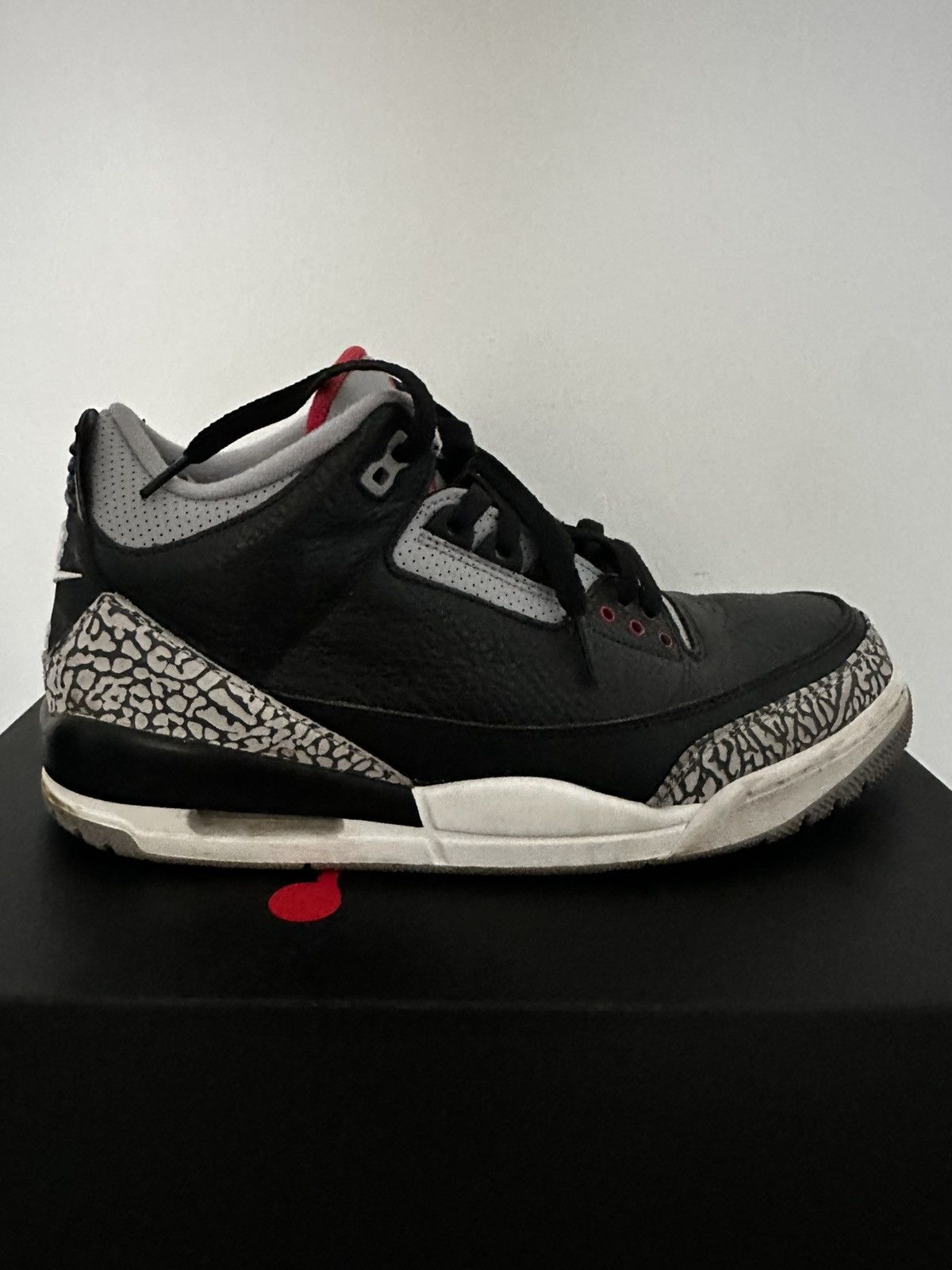 Jordan Brand Jordan 3s Black Cement 3s 2018 Size US 10.5 / EU 43-44 - 5 Thumbnail