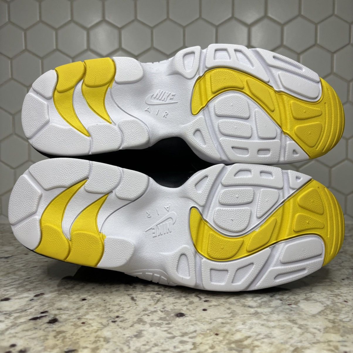Nike Size 12-Nike Diamond Turf Oregon Ducks light use no box Size US 12 / EU 45 - 13 Thumbnail