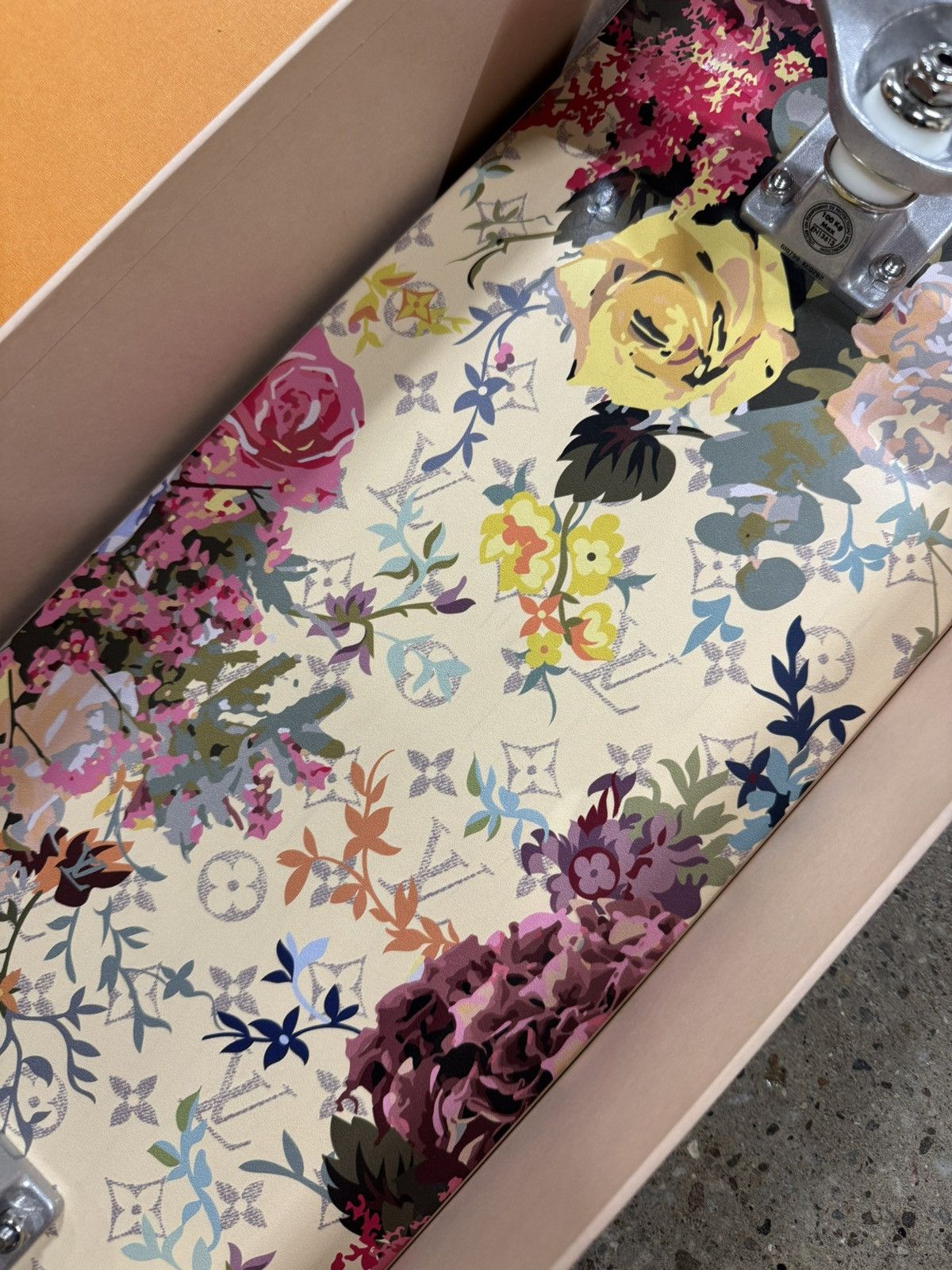 Louis Vuitton × Virgil Abloh Louis Vuitton Floral Monogram Skateboard RARE NEW Size ONE SIZE - 4 Thumbnail
