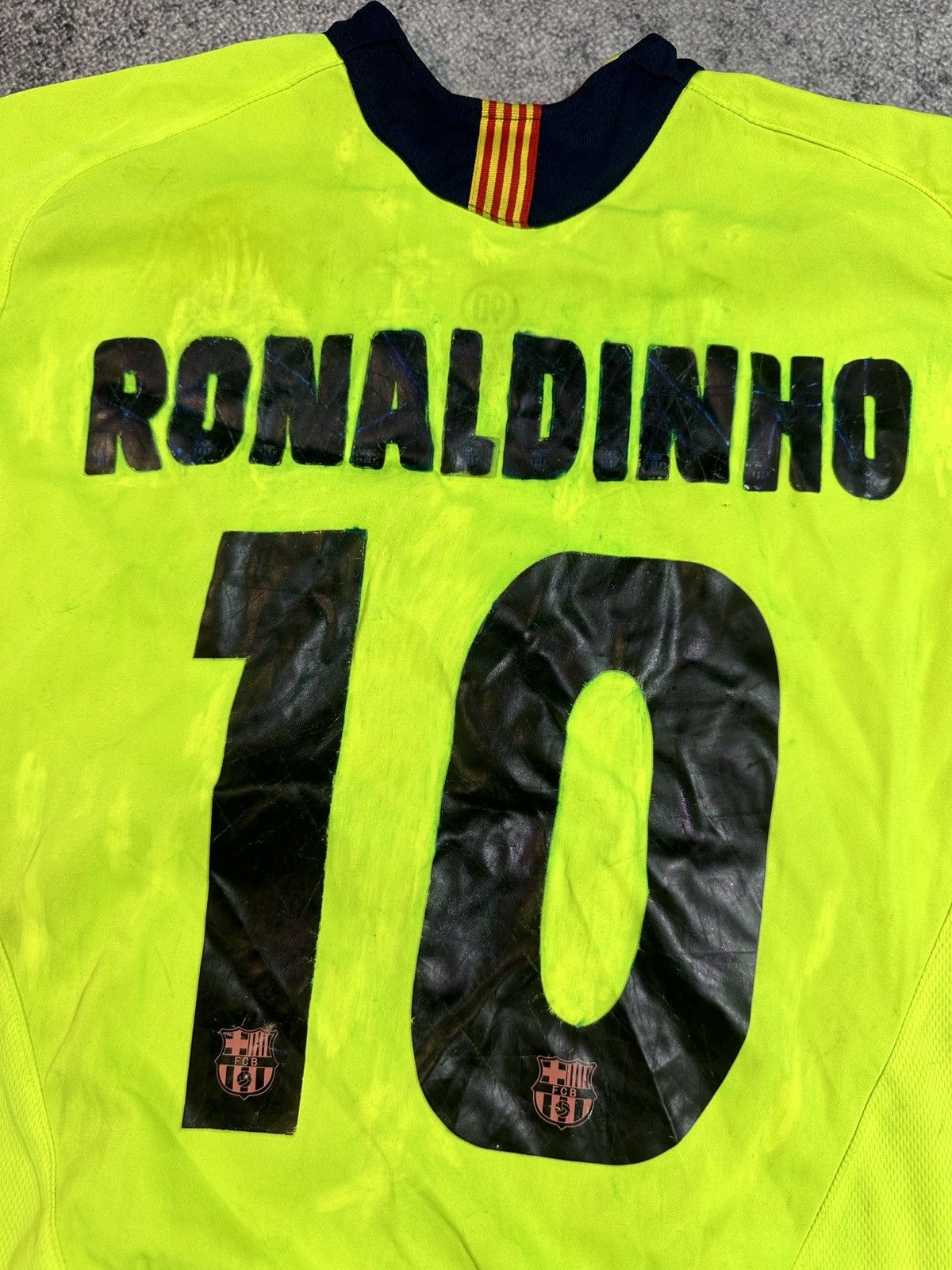 Nike × Vintage Vintage Nike F.C.Barcelona 10 Ronaldinho Soccer Jersey Style Size US XL / EU 56 / 4 - 4 Thumbnail