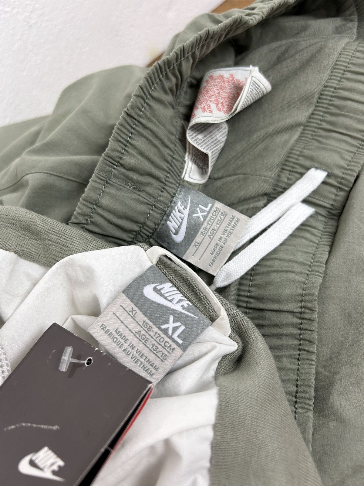 Nike BNWT 00s Vintage Nike Full Tracksuit Bundle Jacket Pants Size M / US 6-8 / IT 42-44 - 16 Thumbnail