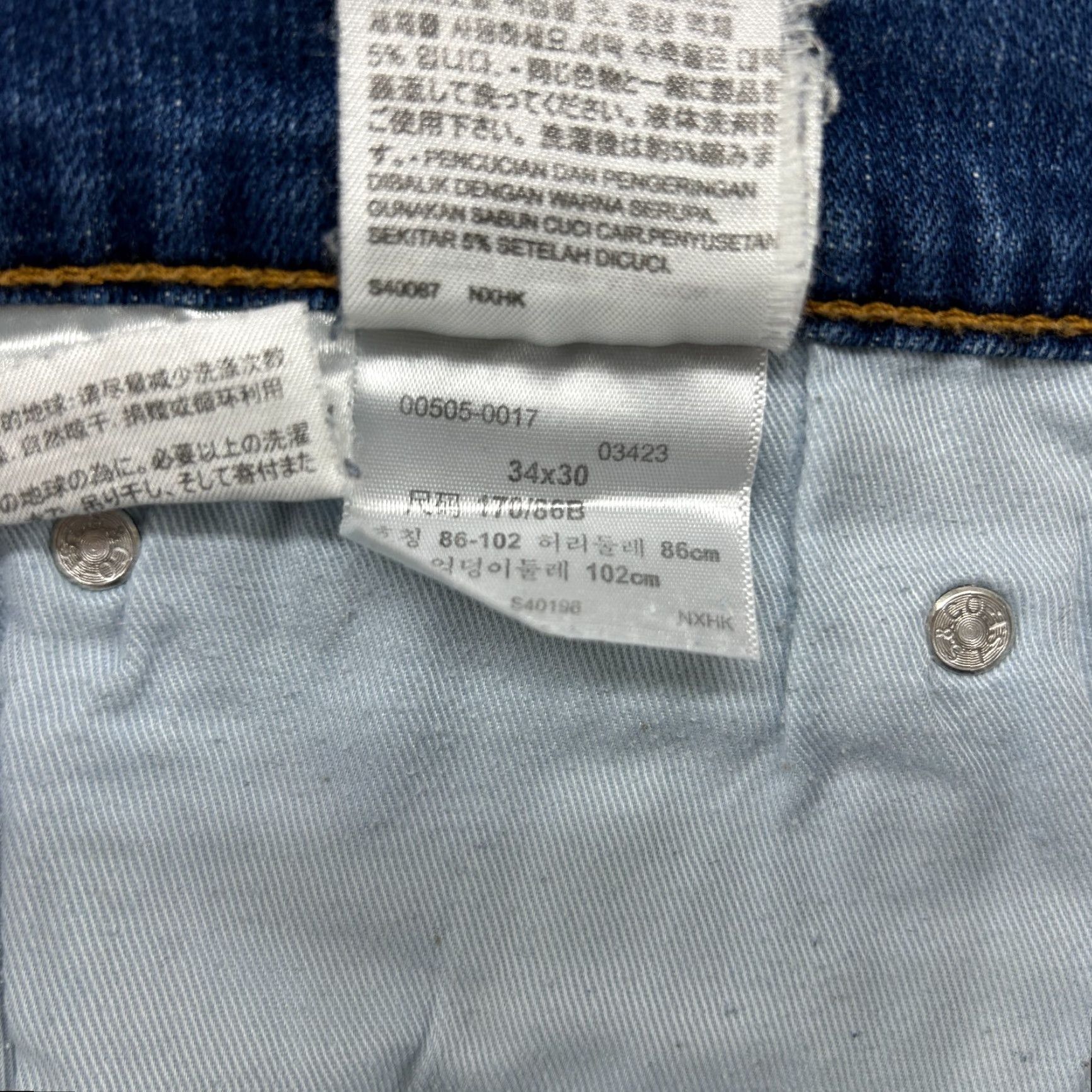 Levi's Levi's 505 Jeans Regular Fit Light Blue Medium Wash Cotton Stretch 34x30 Men’s Denim Straight Belt Loops 90s Vintage? Size US 34 / EU 50 - 6 Thumbnail
