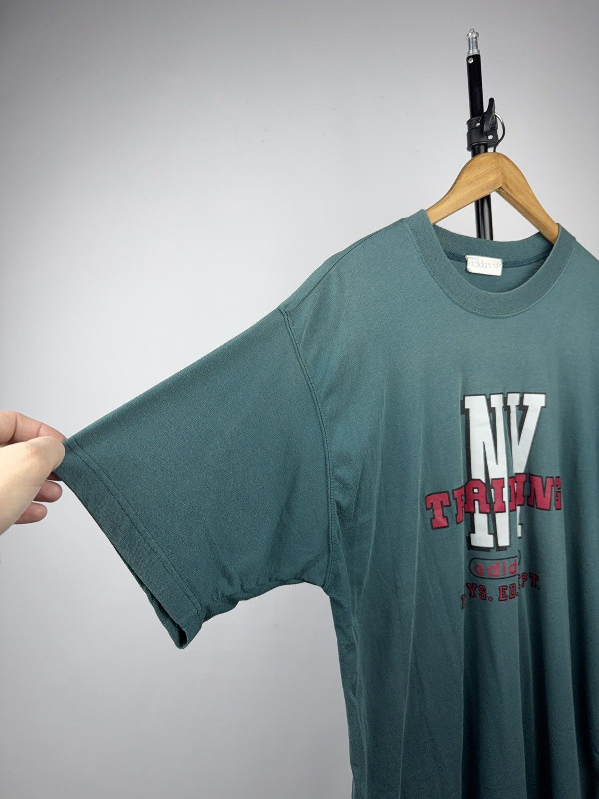 Adidas Retro Vintage 90s Adidas Training NY Phys Ed Graphic Tee Size US L / EU 52-54 / 3 - 2 Thumbnail
