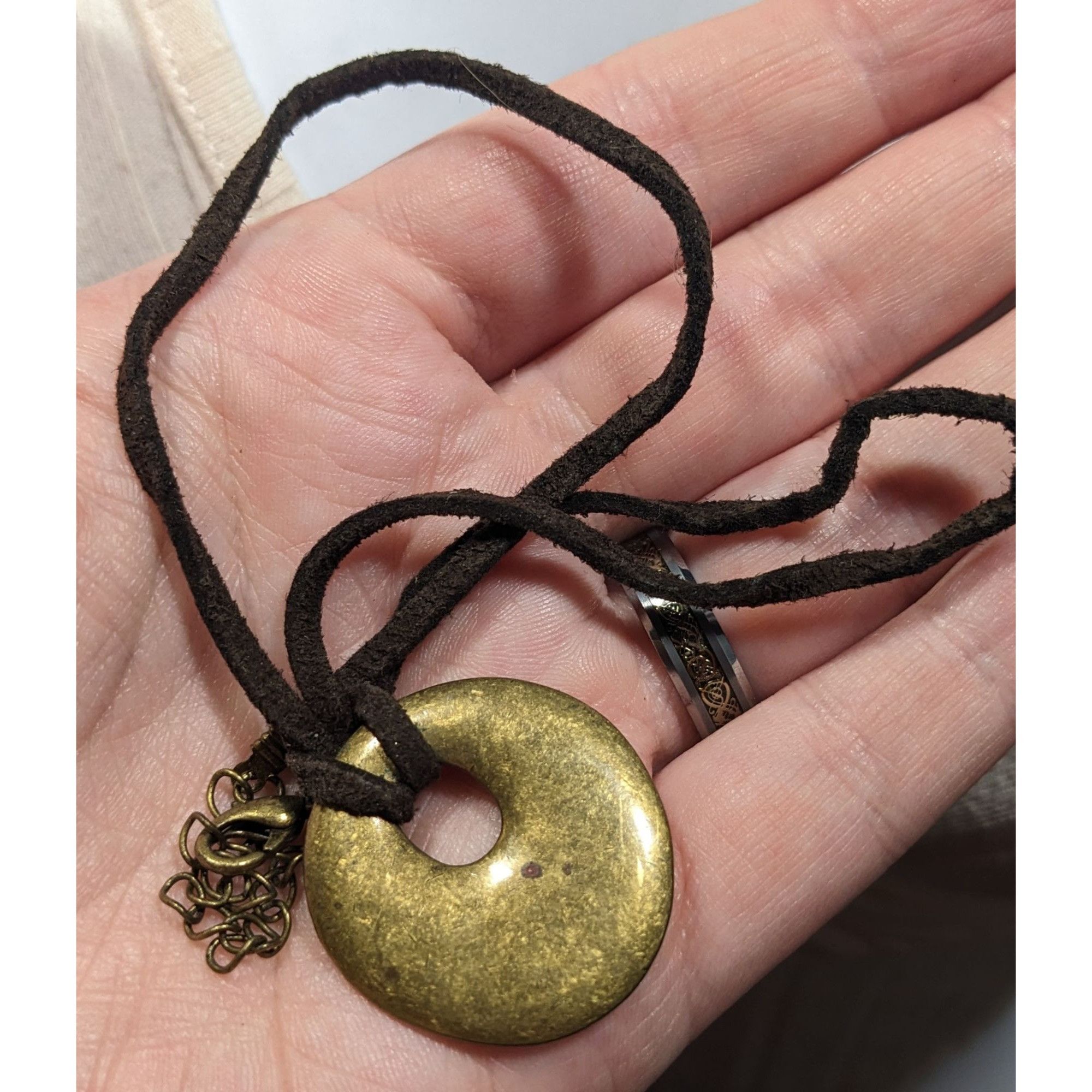 Other Classic Rustic Style Gold Tone Metal Disc Pendant Necklace Size ONE SIZE - 3 Thumbnail