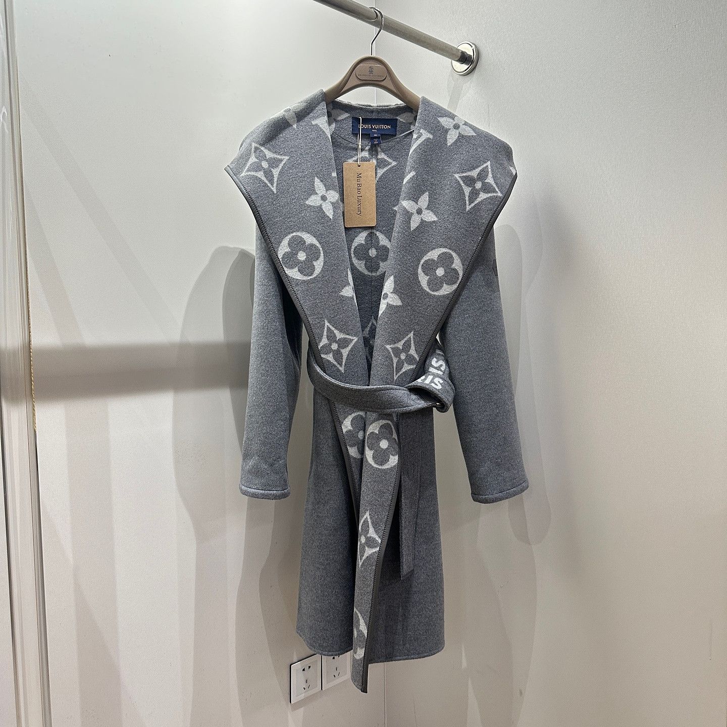 Louis Vuitton Louis Vuitton Monogram Hooded Coat Size 36 Size XS / US 0-2 / IT 36-38 - 1 Thumbnail