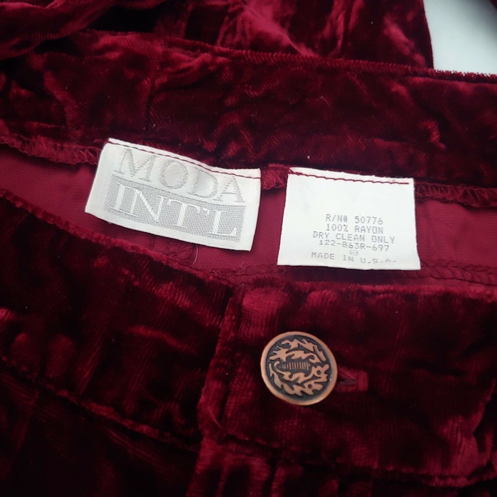 Vintage VINTAGE Moda International Women's Jeans 8 Red Crushed Velvet Straight Leg Pants Size 30" / US 8 / IT 44 - 7 Thumbnail