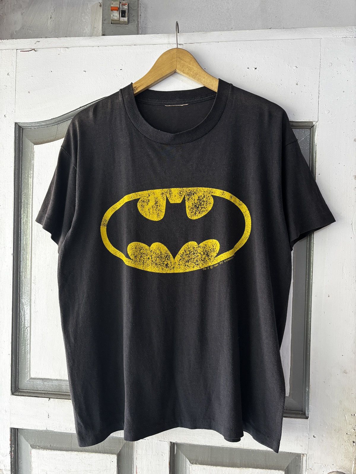 DC Comics Vintage Worn Batman Tshirt Size US L / EU 52-54 / 3 - 1 Thumbnail