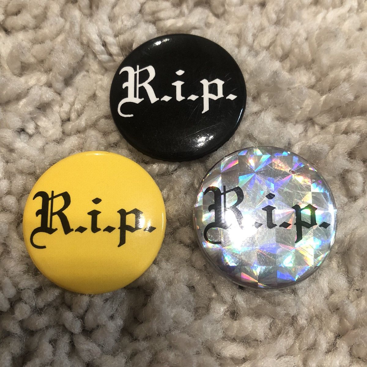 Supreme Supreme RIP Pin Set FW16 Read Description Size ONE SIZE - 1 Thumbnail