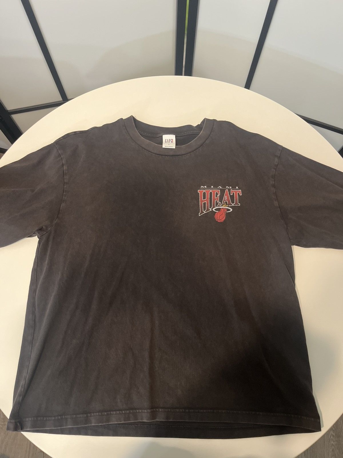 Gap GAP NBA Miami Heat Graphic T-Shirt – XL Size US XL / EU 56 / 4 - 1 Thumbnail