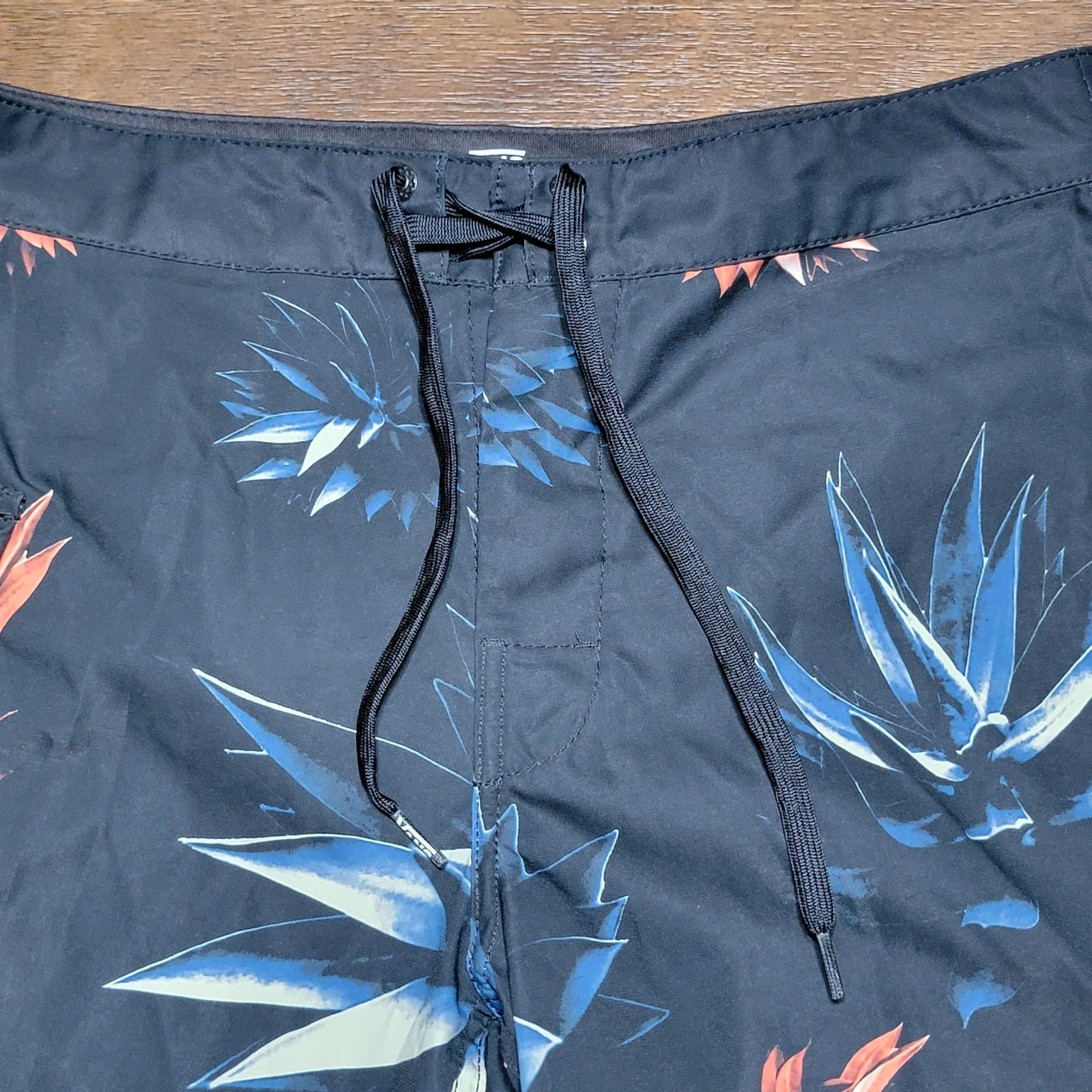 Vans VANS Black w/ Spike Floral Board Shorts - Size 28 Size US 28 / EU 44 - 2 Thumbnail
