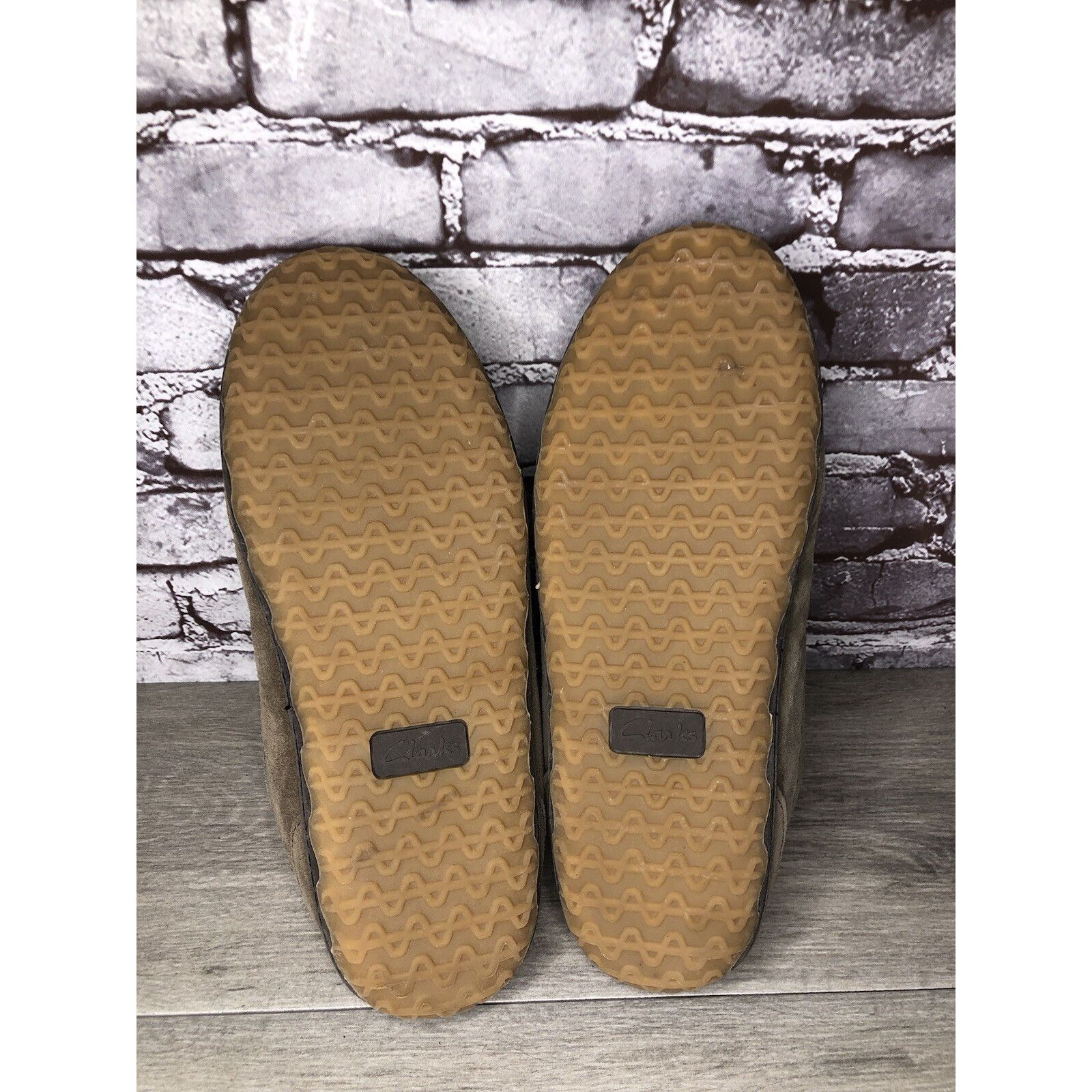 Clarks Clarks Taupe Suede Moccasin Comfort Plaid Lined House Slippe Size US 13 / EU 46 - 8 Thumbnail