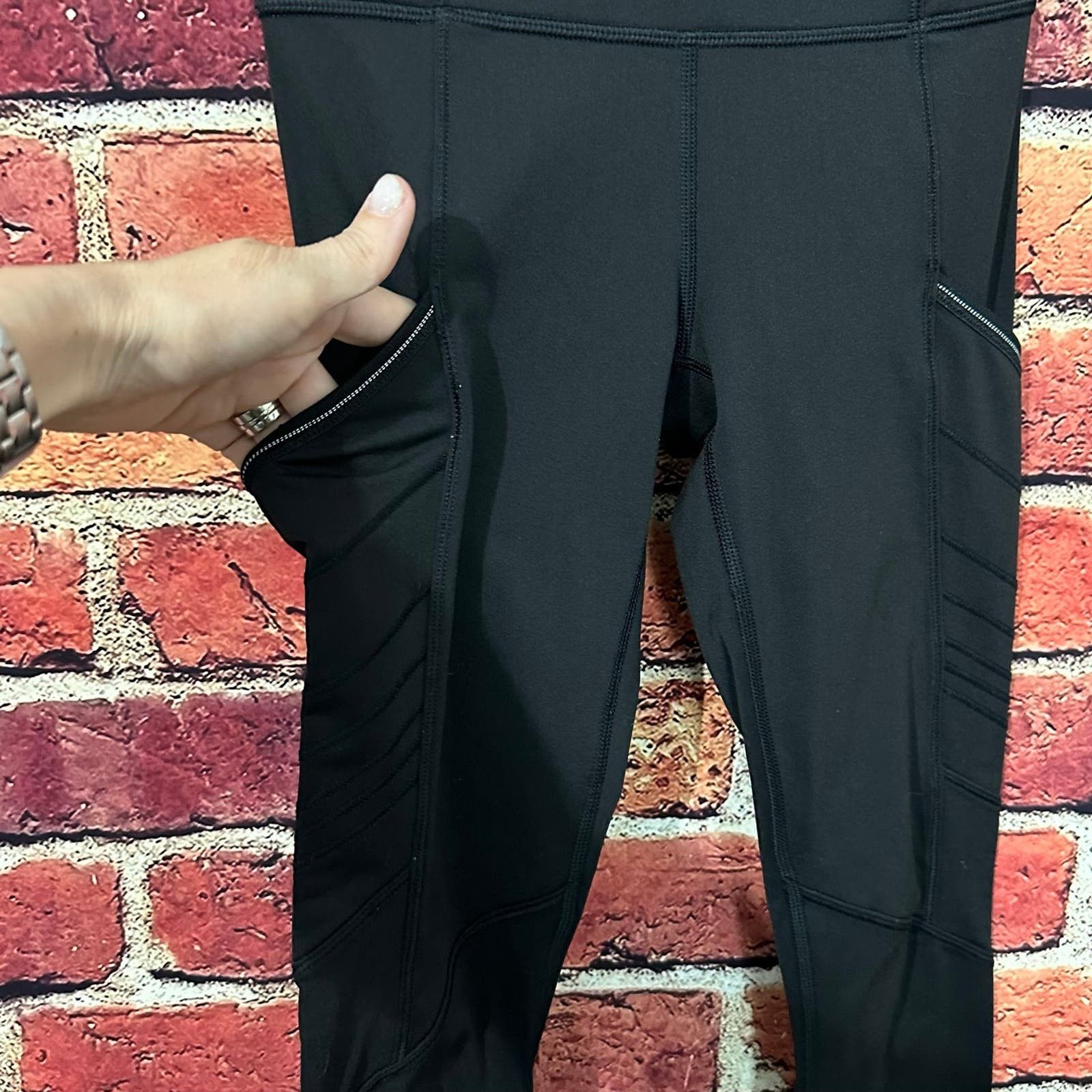 Lululemon Lululemon full length black Leggings Size 28" / US 6 / IT 42 - 4 Thumbnail