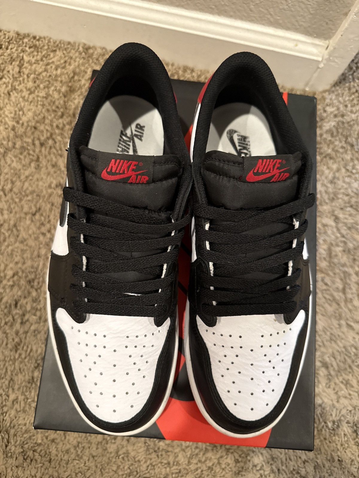 Nike Nike Air Jordan 1 Retro Low OG “Black Toe” Size US 11 / EU 44 - 2 Thumbnail