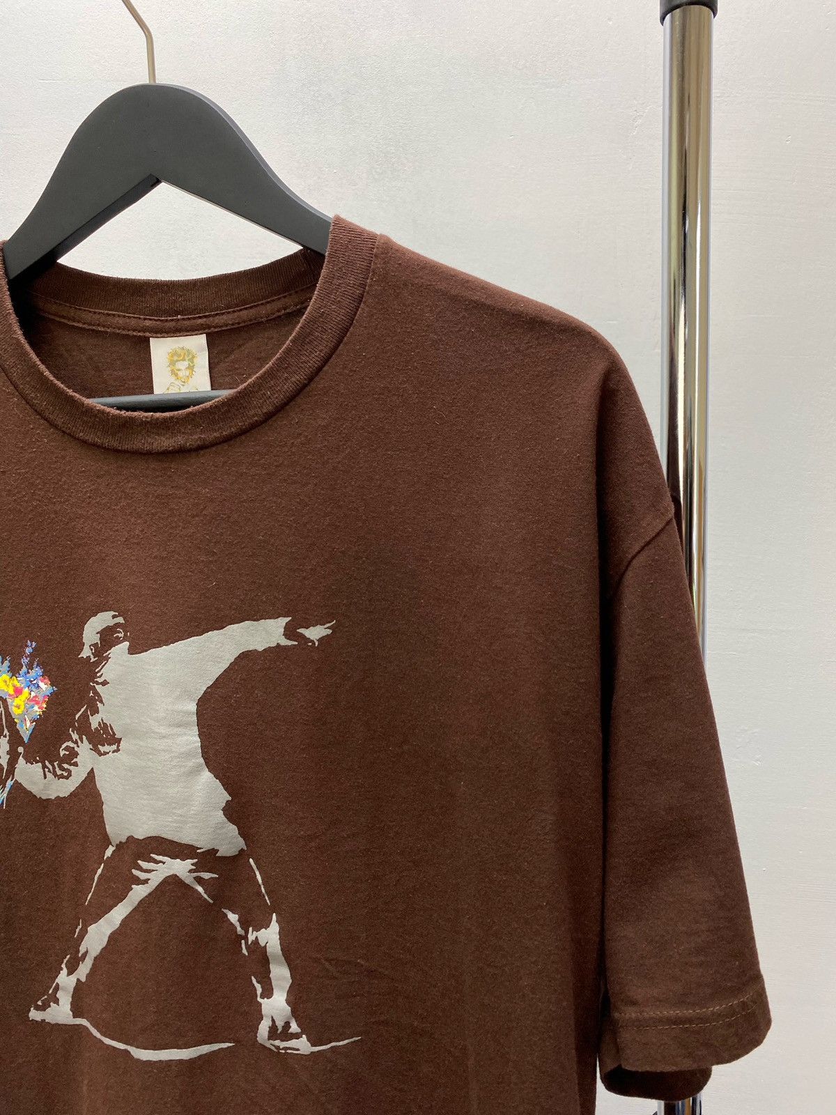 Arts & Science × Vintage Vintage Y2k 00s Banksy Street Art Flower Boy Tee Size US XL / EU 56 / 4 - 8 Thumbnail