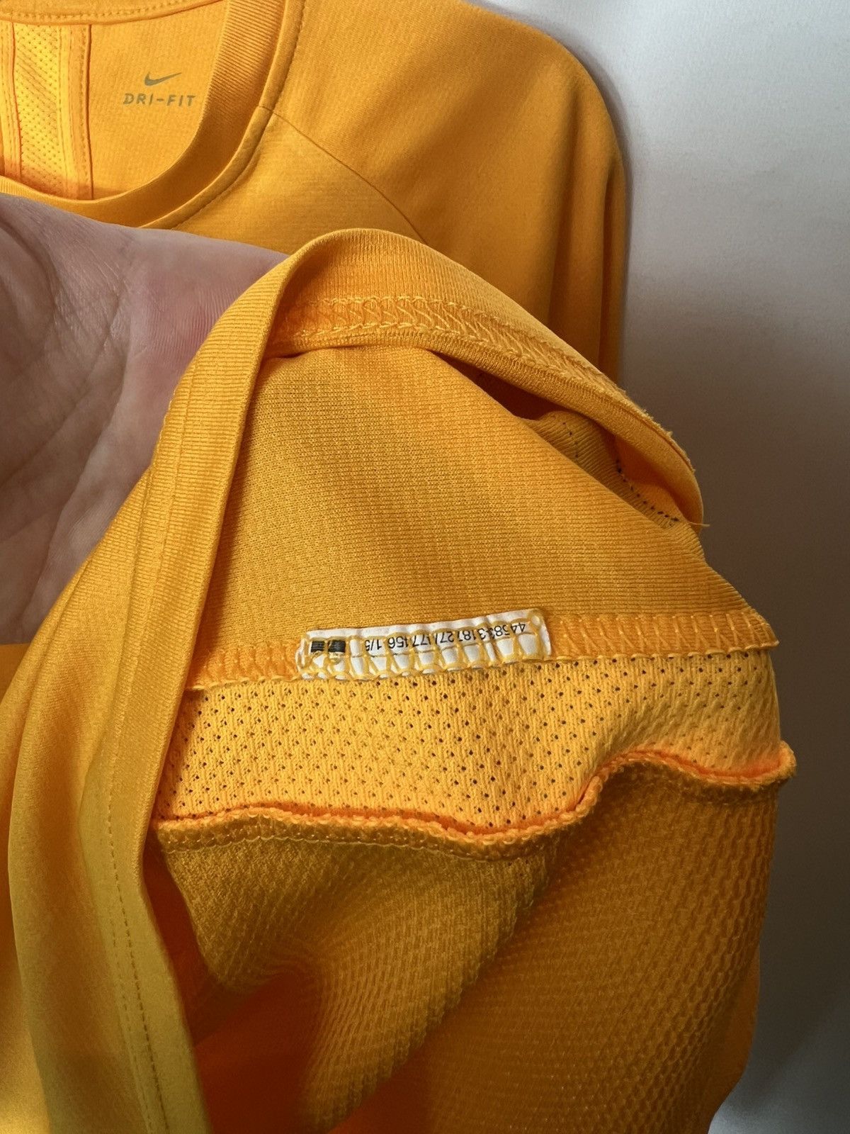 Nike BSC YOUNG BOYS 2018 2019 TRAINING FOOTBALL SHIRT NIKE JERSEY Size US S / EU 44-46 / 1 - 6 Thumbnail