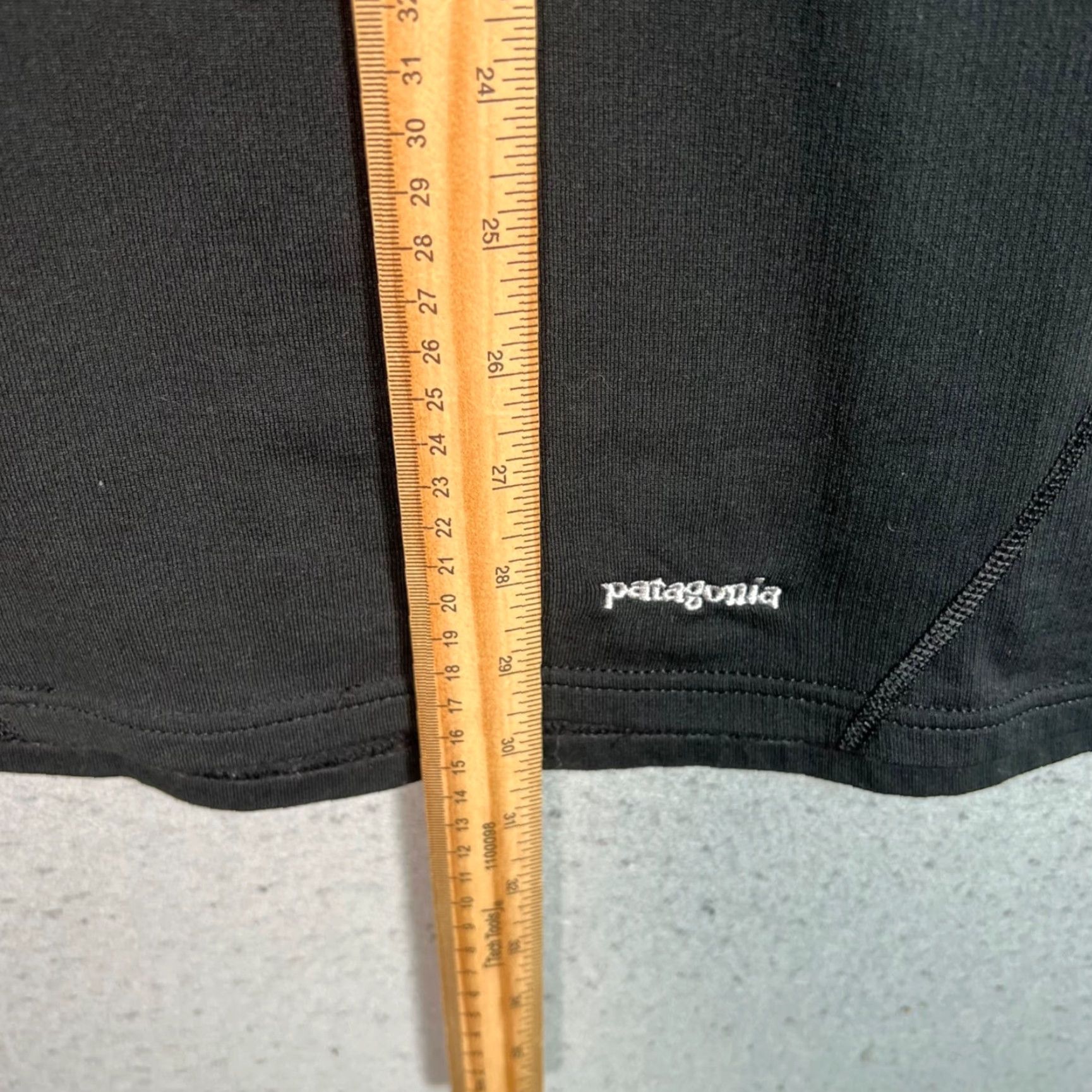 Patagonia Patagonia Mens Small Capilene Performance Black 1/4 Zip Base Layer Shirt Size US S / EU 44-46 / 1 - 6 Thumbnail