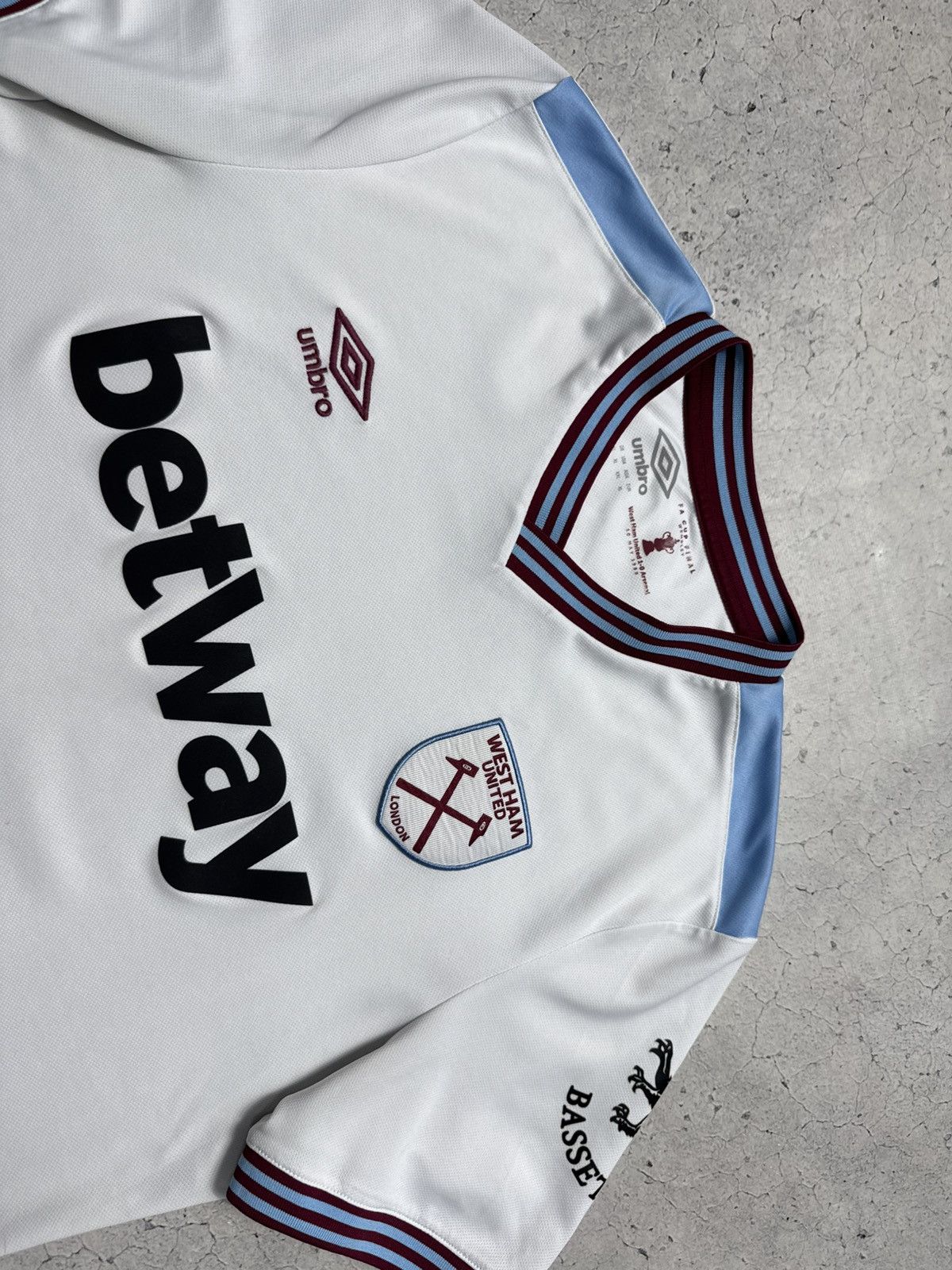 Umbro Umbro FC West Ham United 2019/2020 Vintage Soccer Jersey Size US XL / EU 56 / 4 - 5 Thumbnail