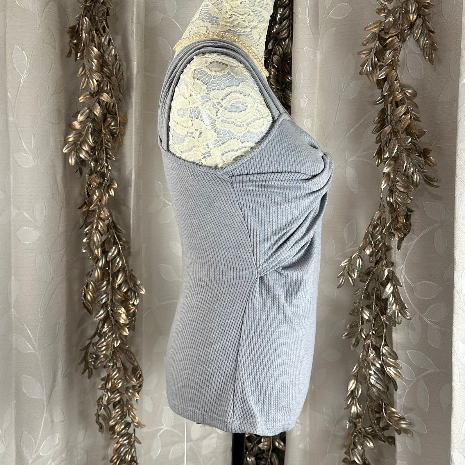 Other Listicle Women’s M Gray Ribbed Twist Front Sleeveless Top Size M / US 6-8 / IT 42-44 - 2 Thumbnail