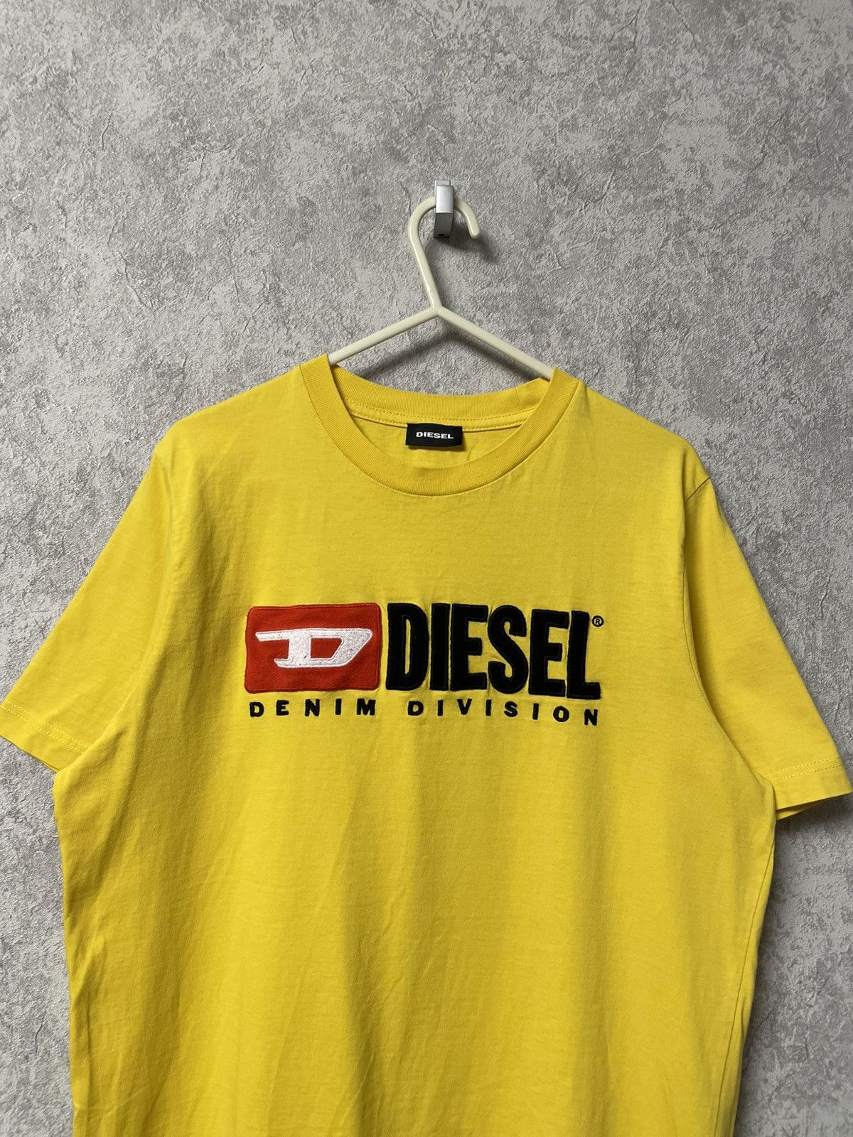 Diesel Diesel Embroidered Big Logo Yellow T-Shirt Y2K Size US S / EU 44-46 / 1 - 2 Thumbnail