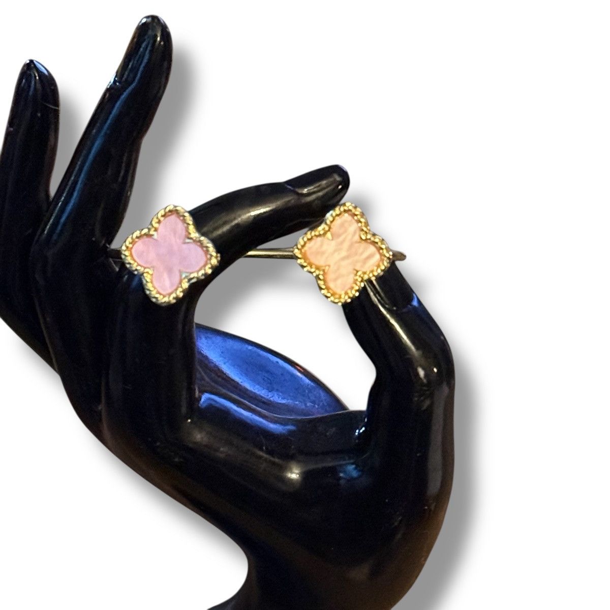 Other Gold tone pink clover open cuff bangle bracelet Size ONE SIZE - 3 Thumbnail