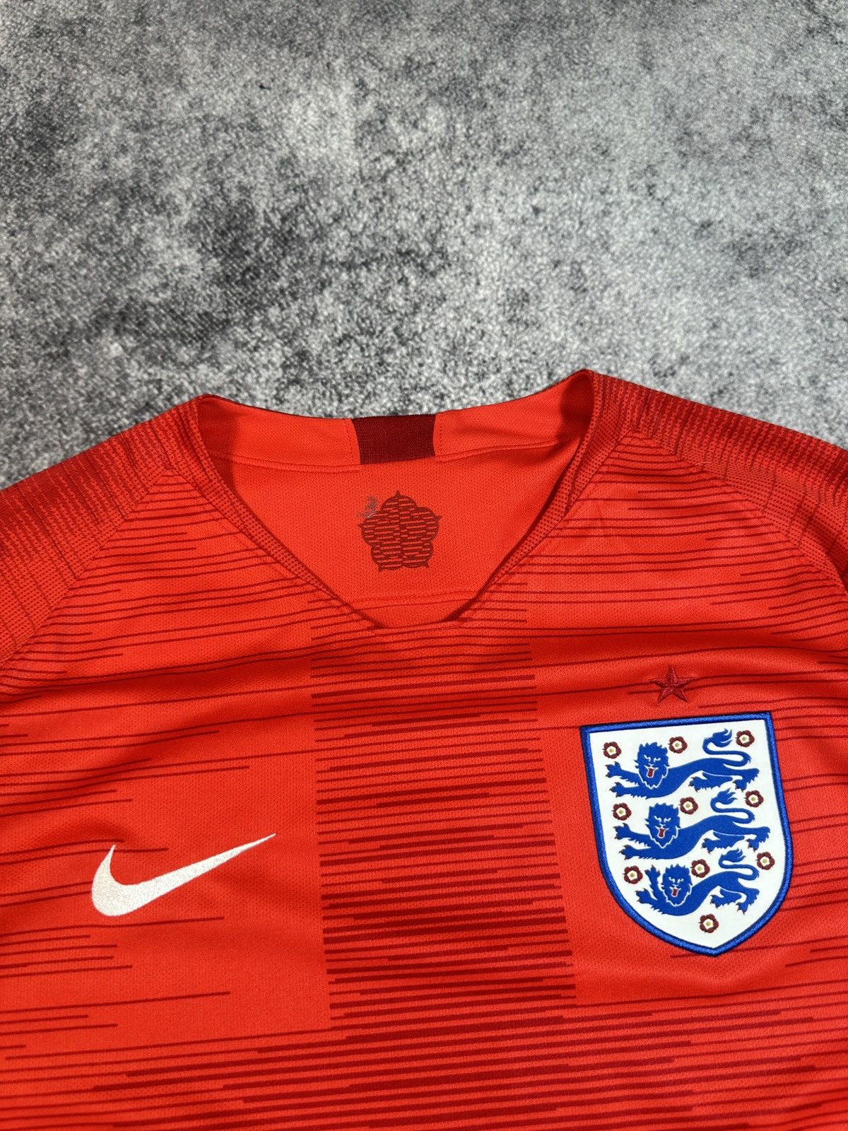 Nike Nike England Soccer Jersey Streetwear Rare Style S VTg Size US S / EU 44-46 / 1 - 3 Thumbnail