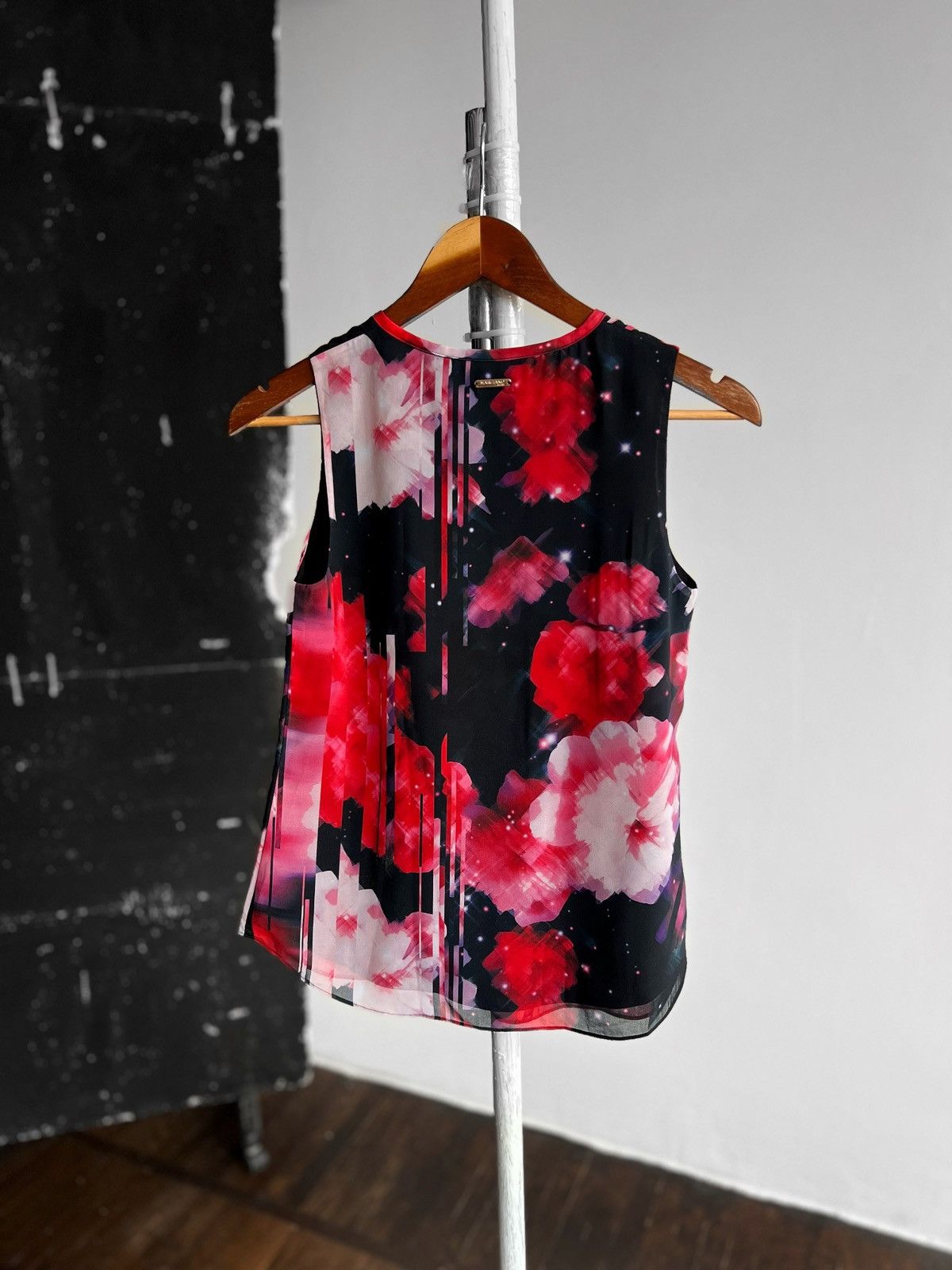 Designer × Guess Guess by Marciano Womens Sleeveless Blouse Top Printed Size S / US 4 / IT 40 - 5 Thumbnail