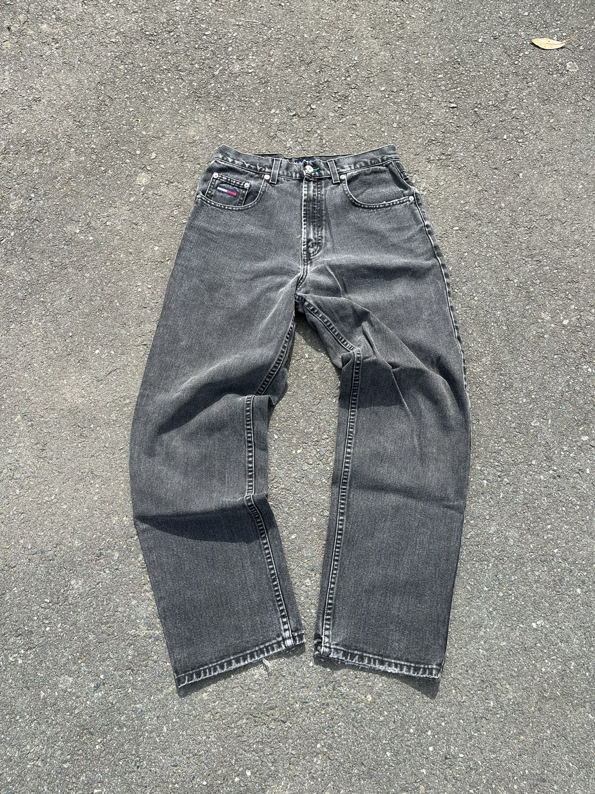 Tommy Hilfiger Vintage Tommy Hilfiger Faded Black Jeans Size US 30 / EU 46 - 2 Thumbnail