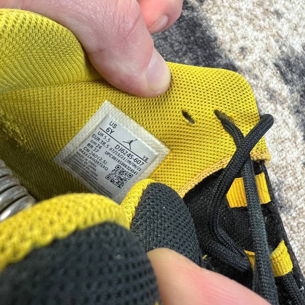 Jordan Brand Jordan Max Aura 3 Se Mid-Top Sneakers Streetwear Y2K Style Size US 6 / EU 39 - 6 Thumbnail