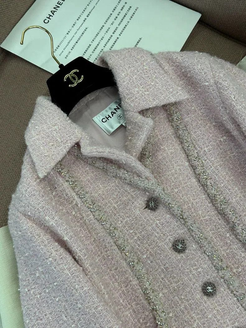 Chanel Chanel 23K Pink Tweed Jacket With Diamonds. Size US M / EU 48-50 / 2 - 2 Thumbnail