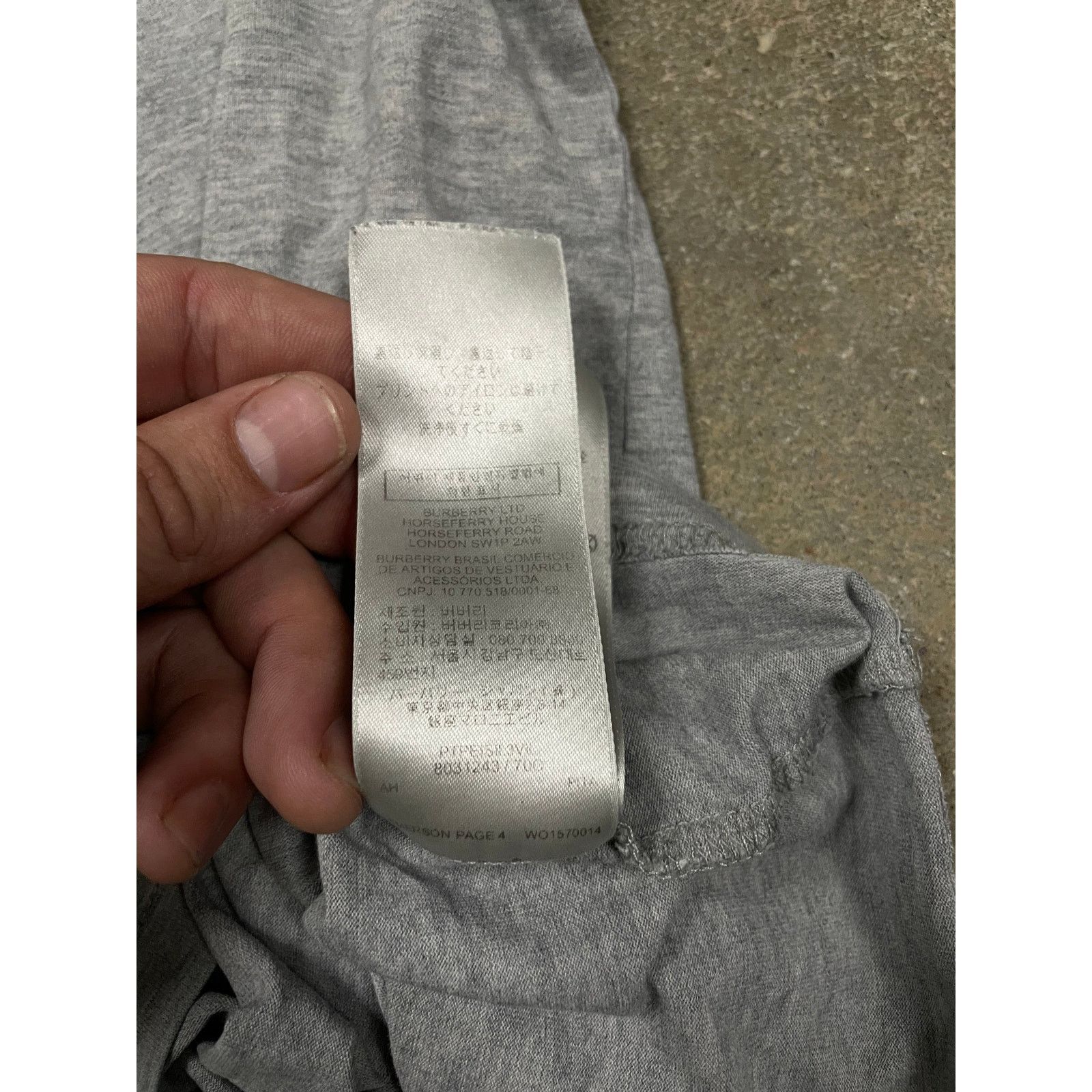 Burberry Burberry TB Logo Grey Tee Used Large Size US L / EU 52-54 / 3 - 6 Thumbnail