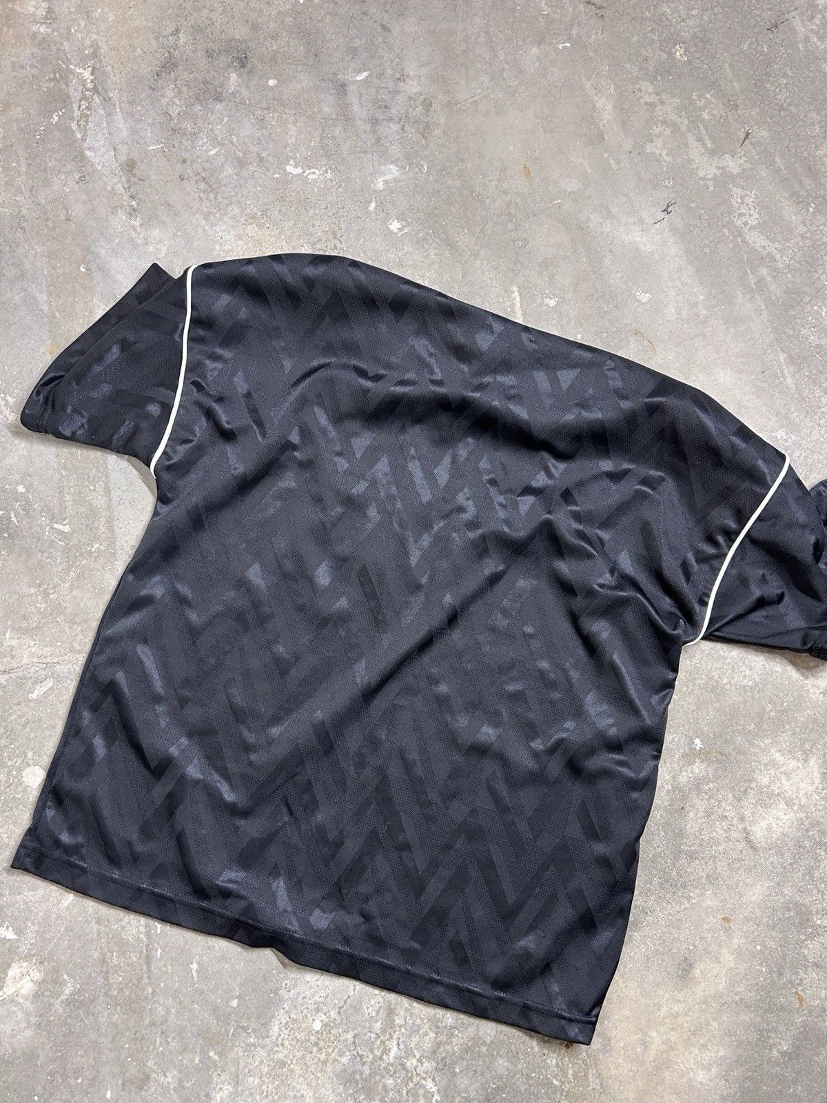 Umbro Vintage 90’s Umbro Patterned Soccer Jersey Size XL Size US XL / EU 56 / 4 - 4 Thumbnail