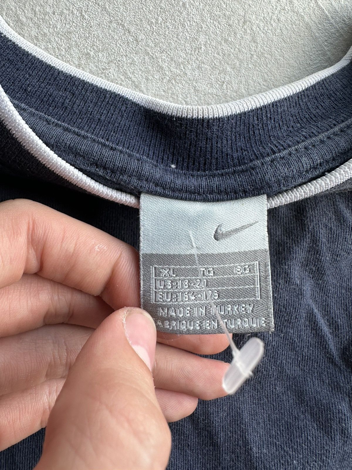 Nike 🚨NIKE Y2K SMALL SWOOSH vintage T-shirt silver lined Size US S / EU 44-46 / 1 - 6 Thumbnail
