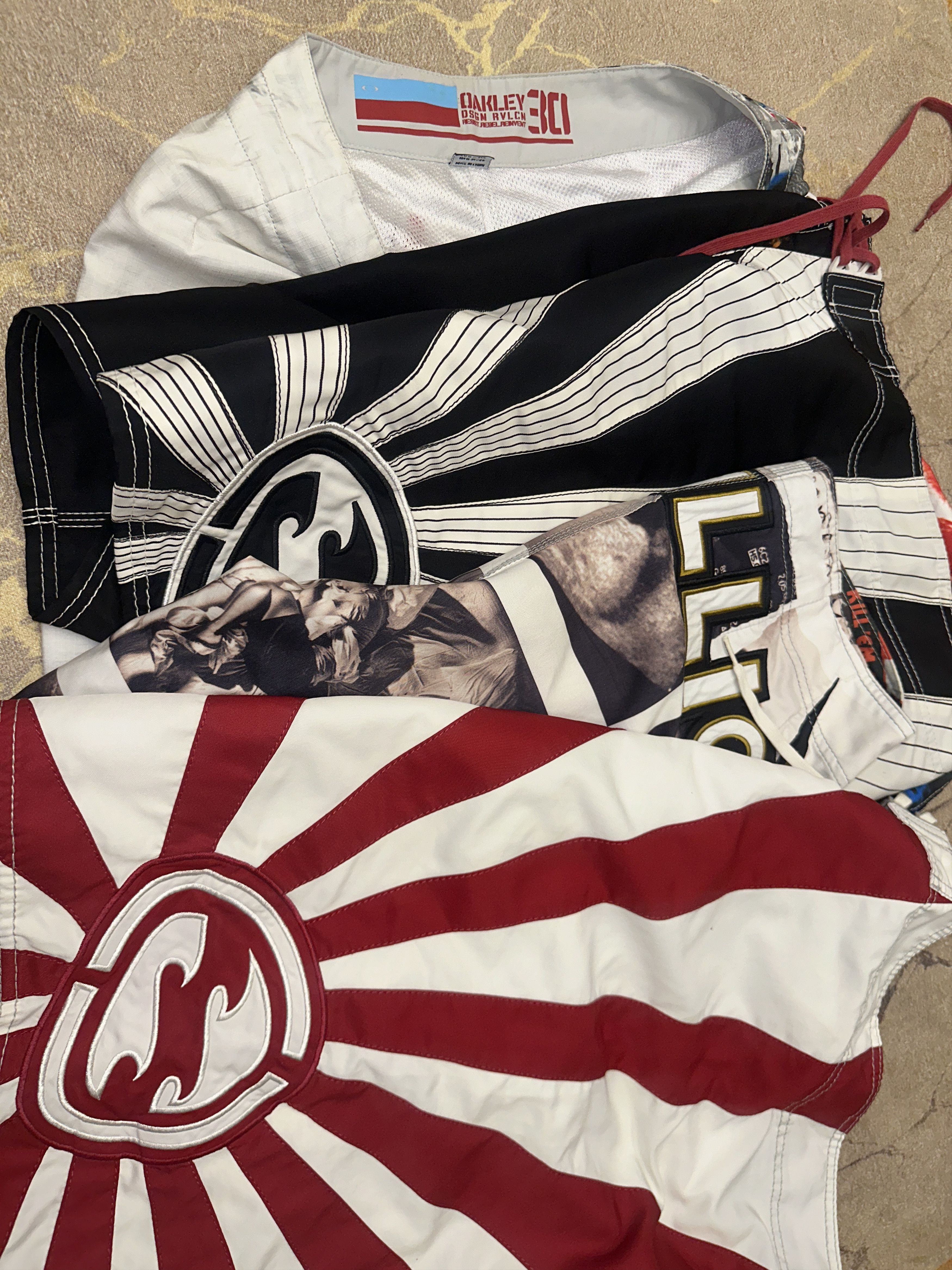 Billabong Limited Edition Billabong Metallica Board Shorts Size 33 Size US 33 - 9 Thumbnail