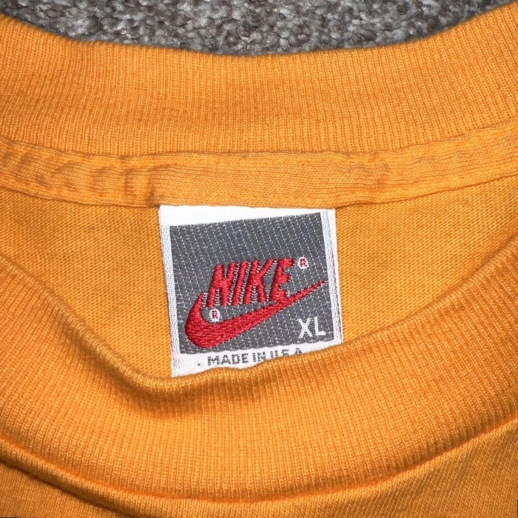 Nike VINTAGE Nike Embroidered Logo Orange T-Shirt Mens XL USA{" "} Size US XL / EU 56 / 4 - 3 Thumbnail