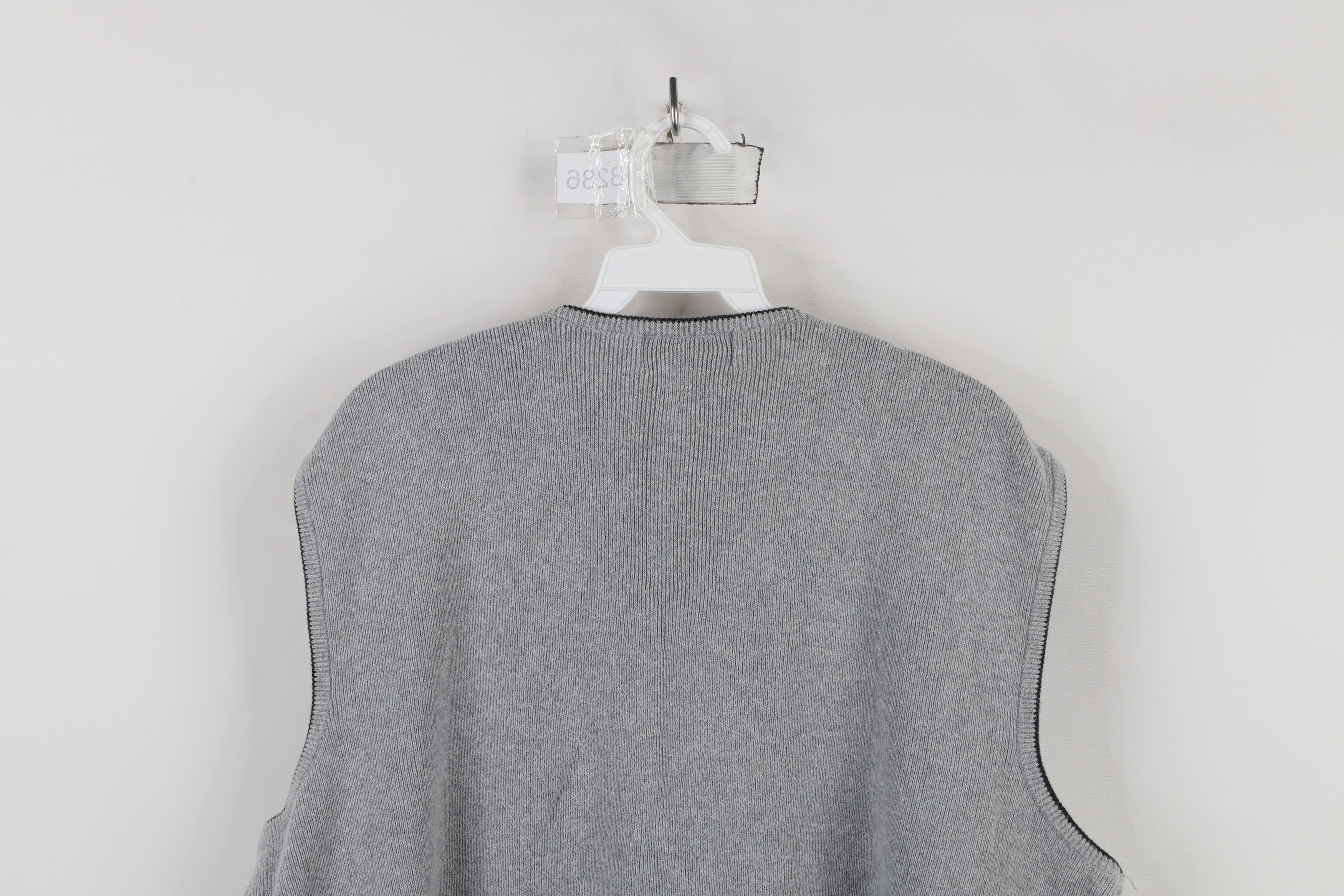 Vintage Vintage 90s Streetwear Ribbed Knit V-Neck Sweater Vest Gray Size US XL / EU 56 / 4 - 7 Thumbnail