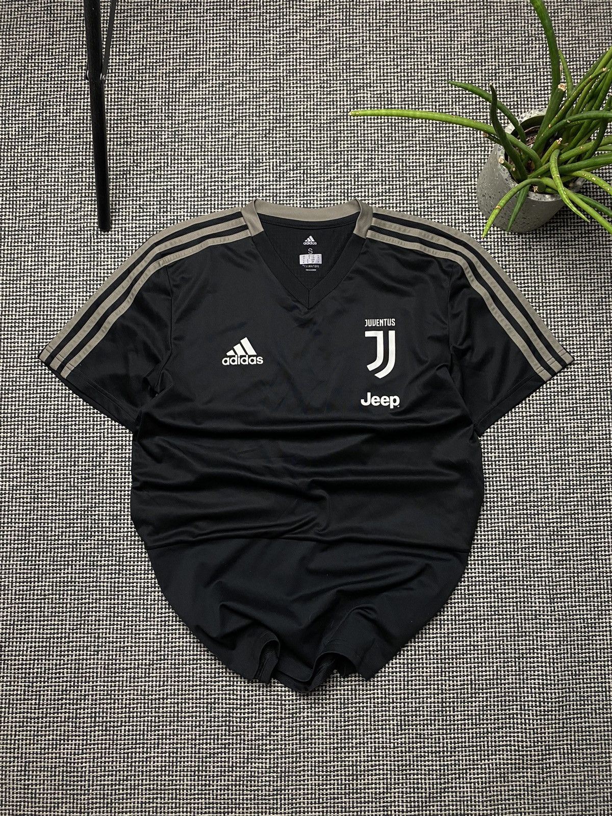 Juventus black jersey 2018 deals
