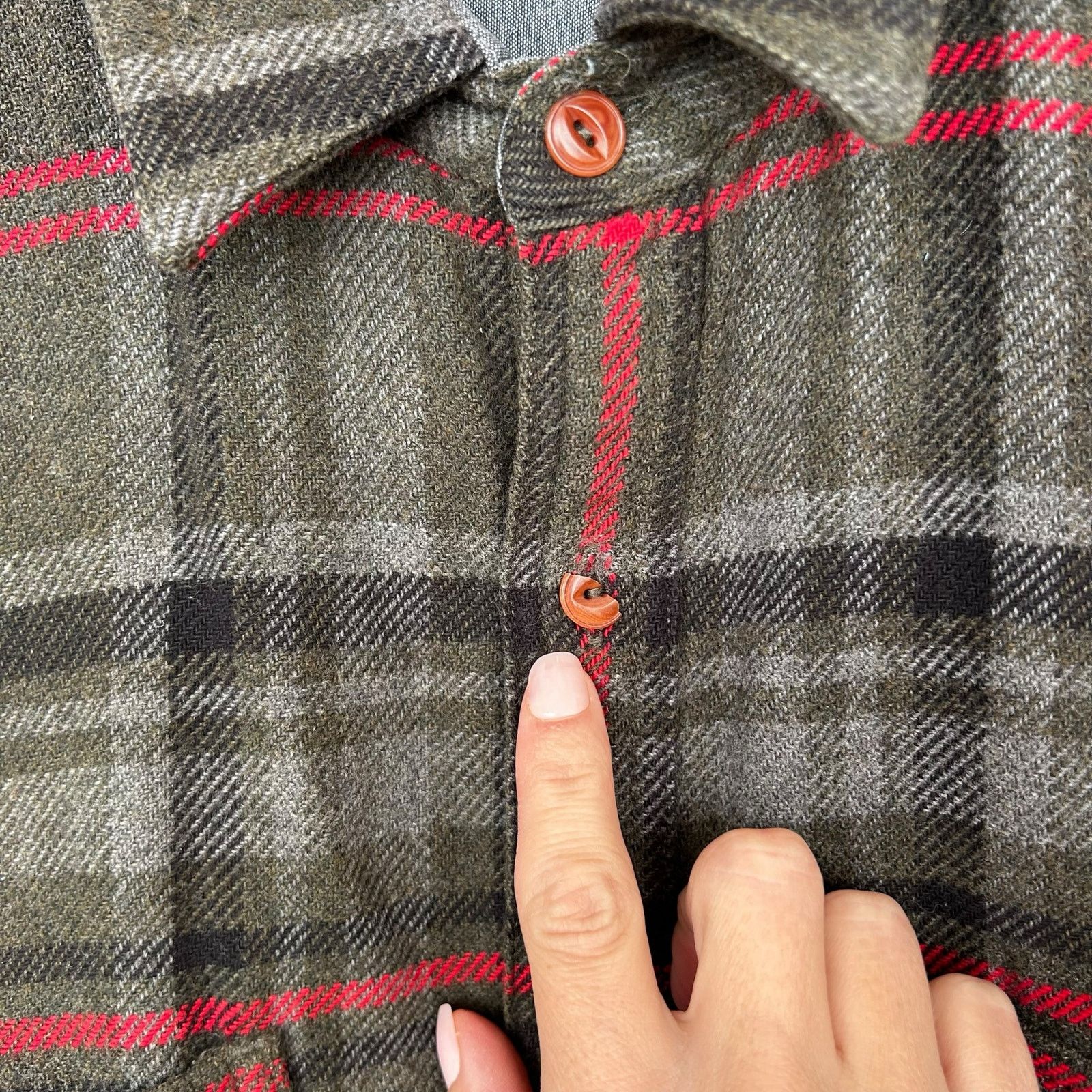 Wallace & Barnes Wallace & Barnes Green Gray Red Flannel Button Down Sz L Size US L / EU 52-54 / 3 - 5 Thumbnail