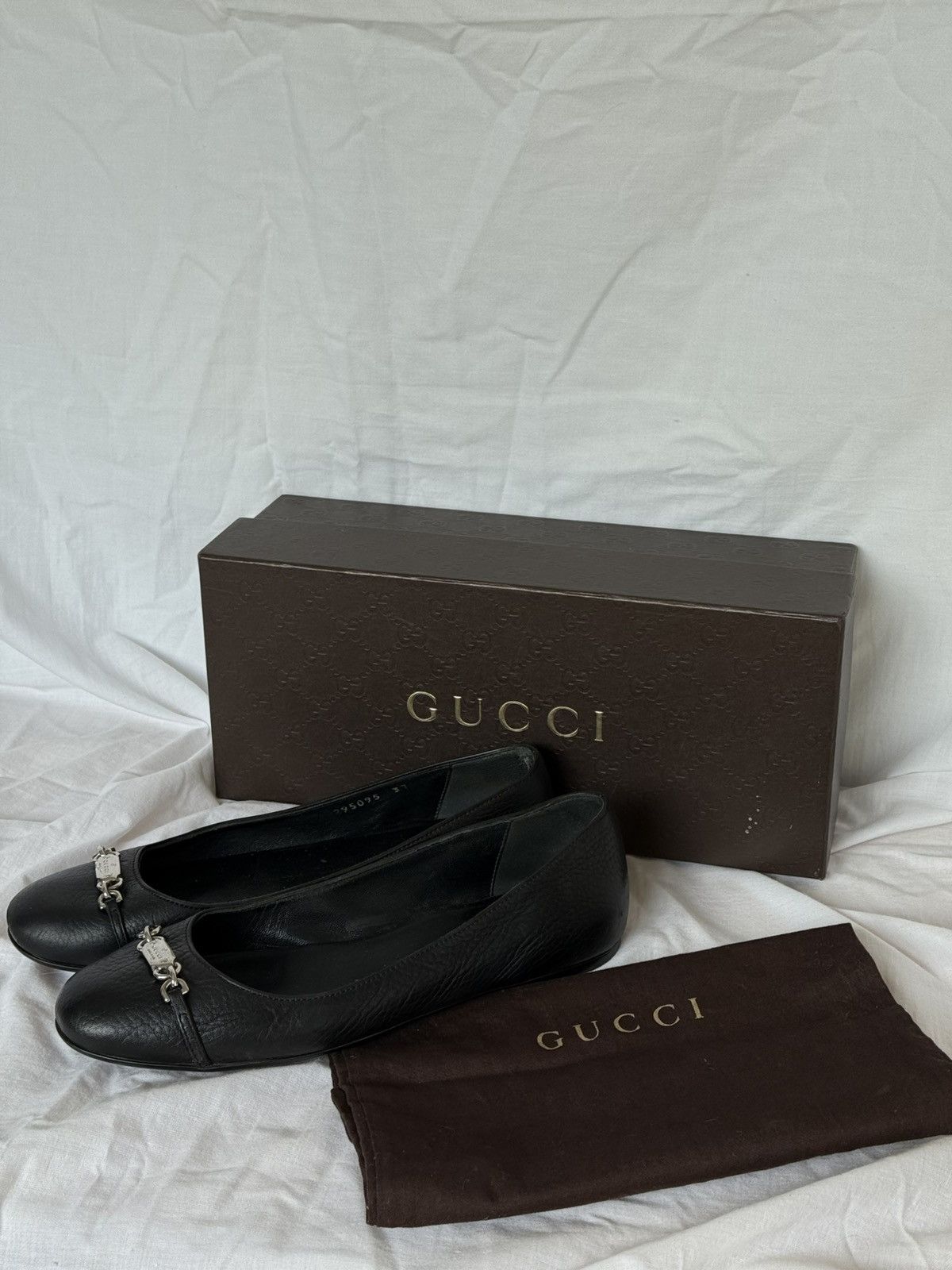 Gucci Gucci Black Leather Ballet Flats Metal Plaque Size US 7 / IT 37 - 1 Thumbnail