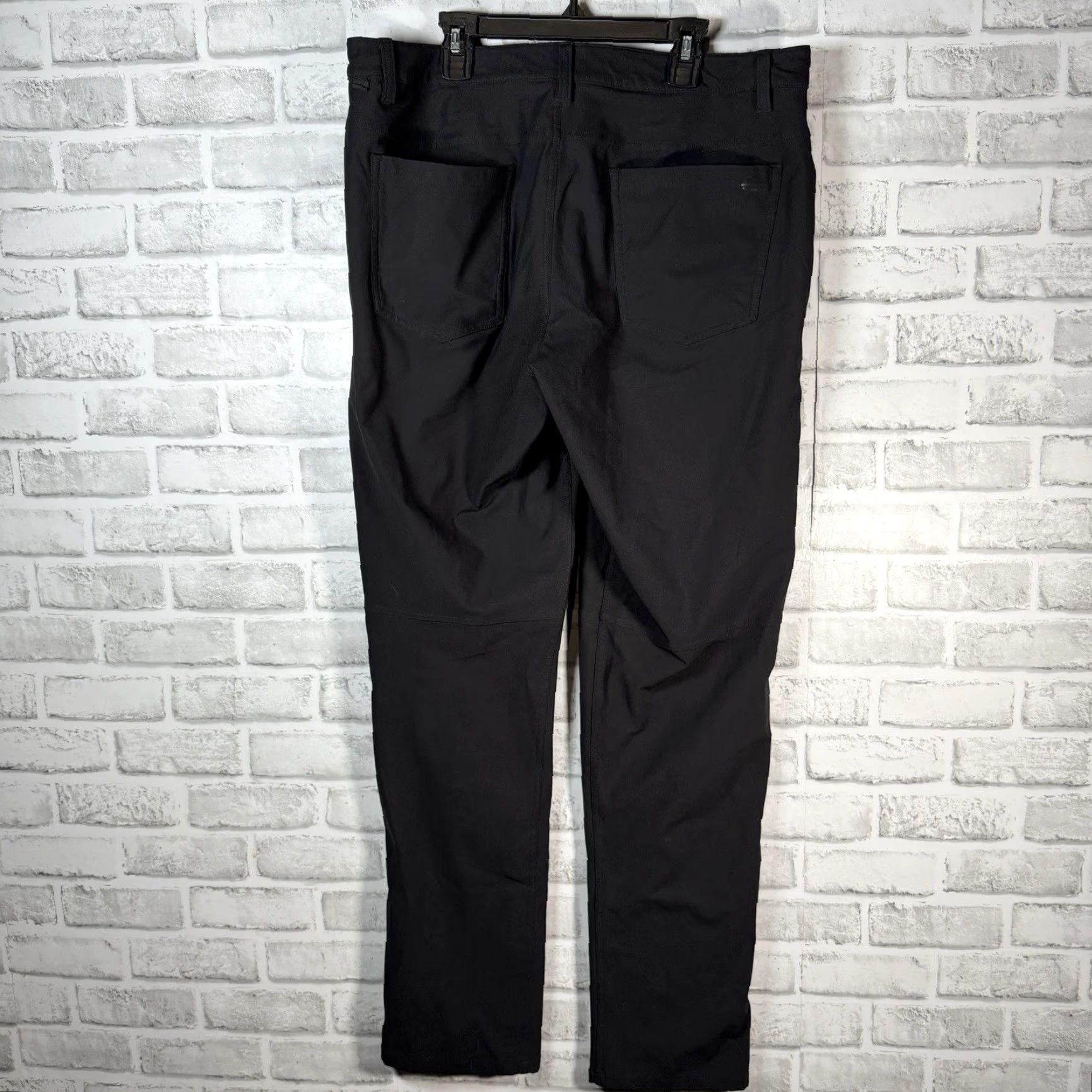 Lululemon Lululemon Pants Mens 34x33 Black 100% Polyester Athletic Ankle Activewear Regular Size Type Size US 34 / EU 50 - 5 Thumbnail