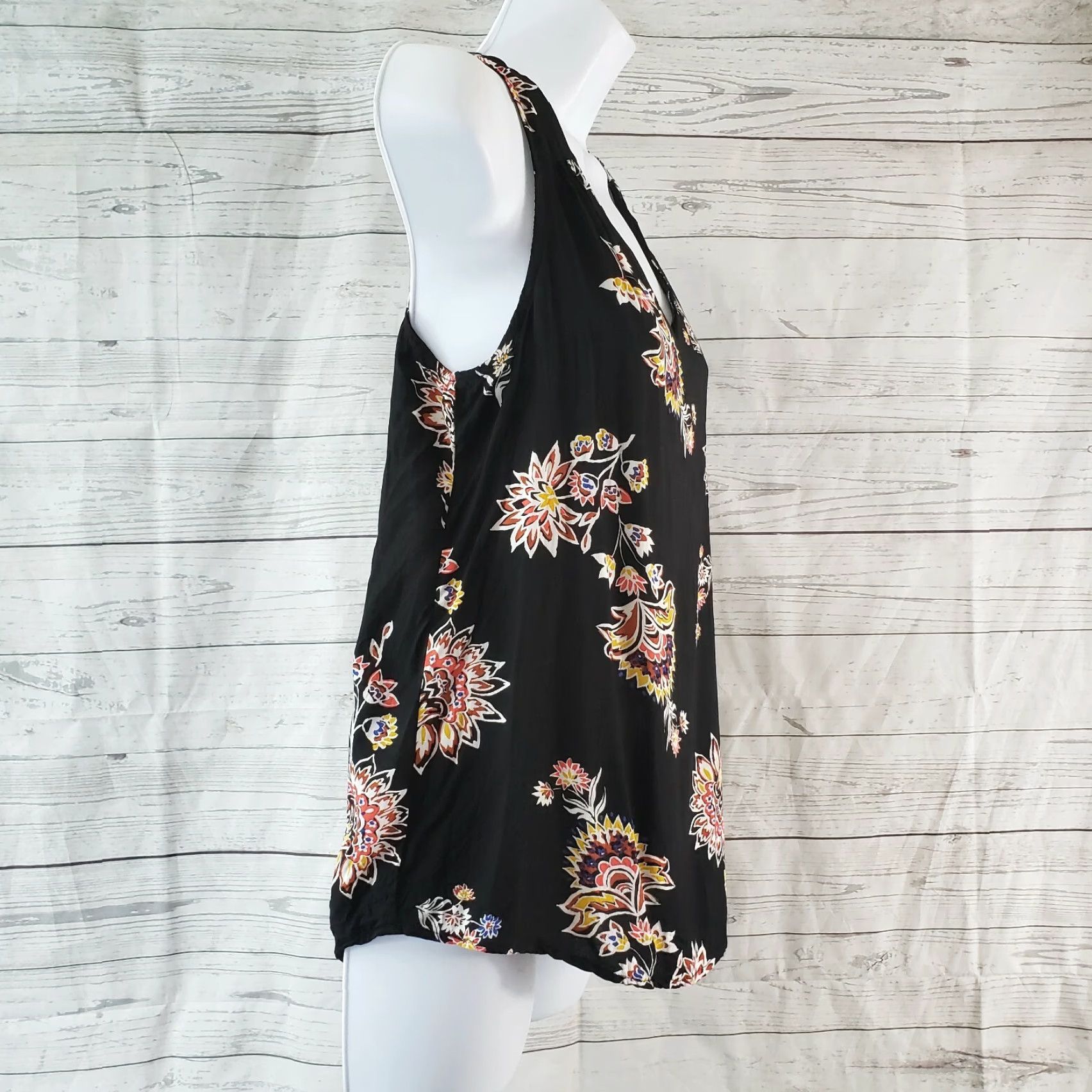 Old Navy Old Navy Womens Tank Top Sz Small Black Blue Floral V-Neck Rayon Keyhole Tank Size S / US 4 / IT 40 - 3 Thumbnail