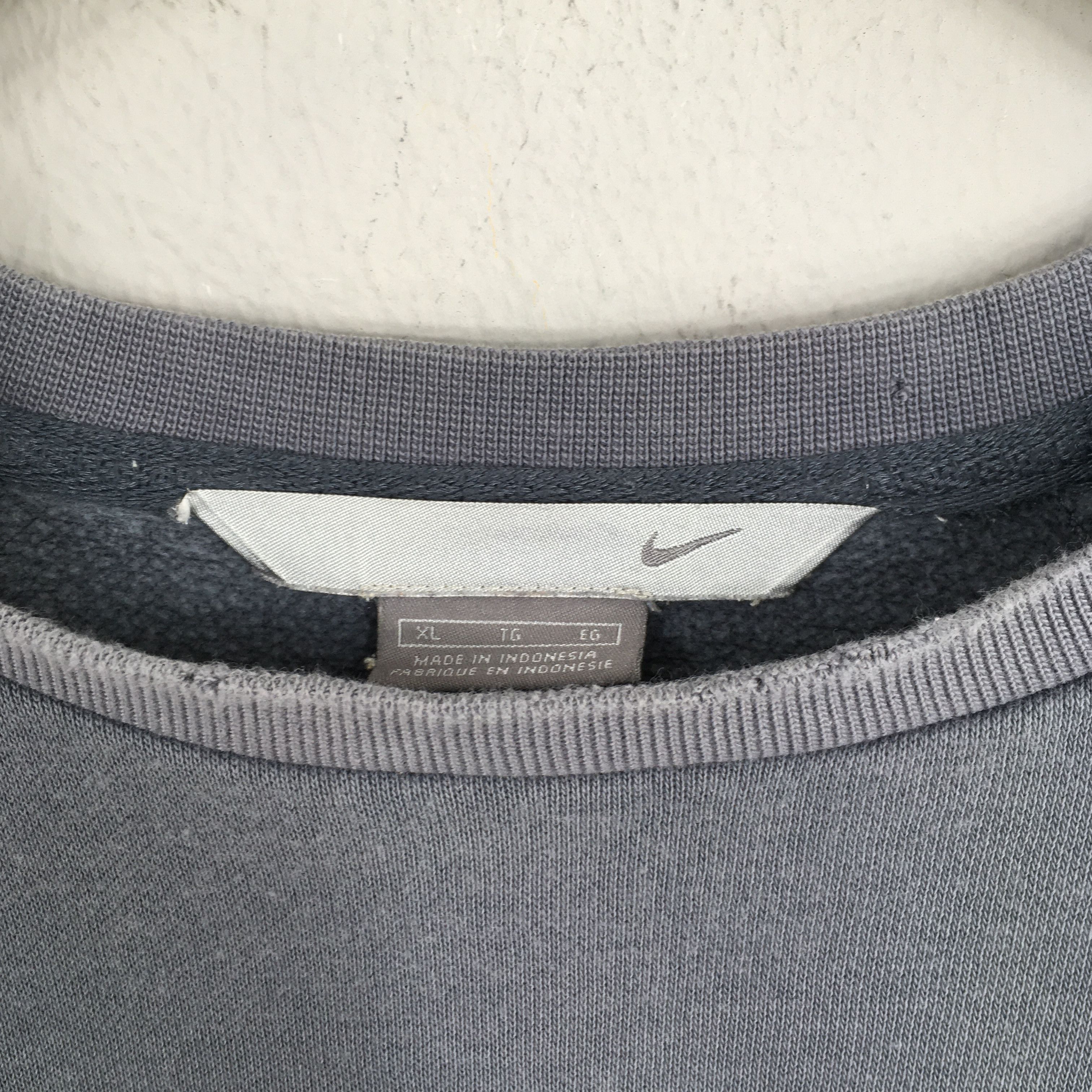Nike Vintage Y2K Nike Swoosh Gray Sweatshirt XLarge Size US XL / EU 56 / 4 - 8 Thumbnail