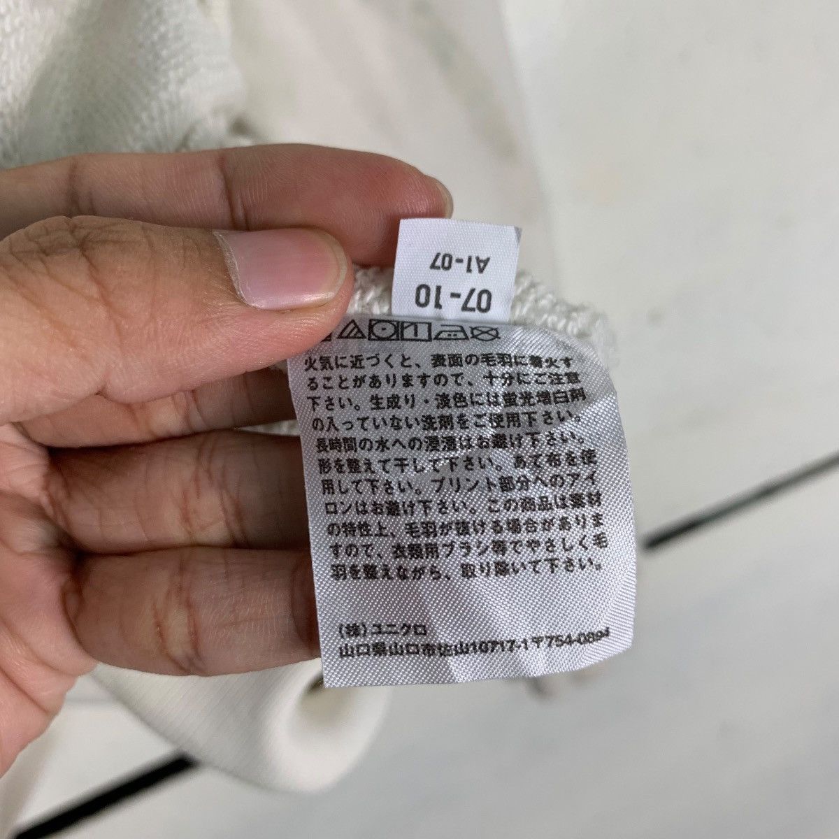 Uniqlo UNIQLO X KAWS Big Logo Graphic Sweatshirt #1257-C57 Size US L / EU 52-54 / 3 - 13 Thumbnail