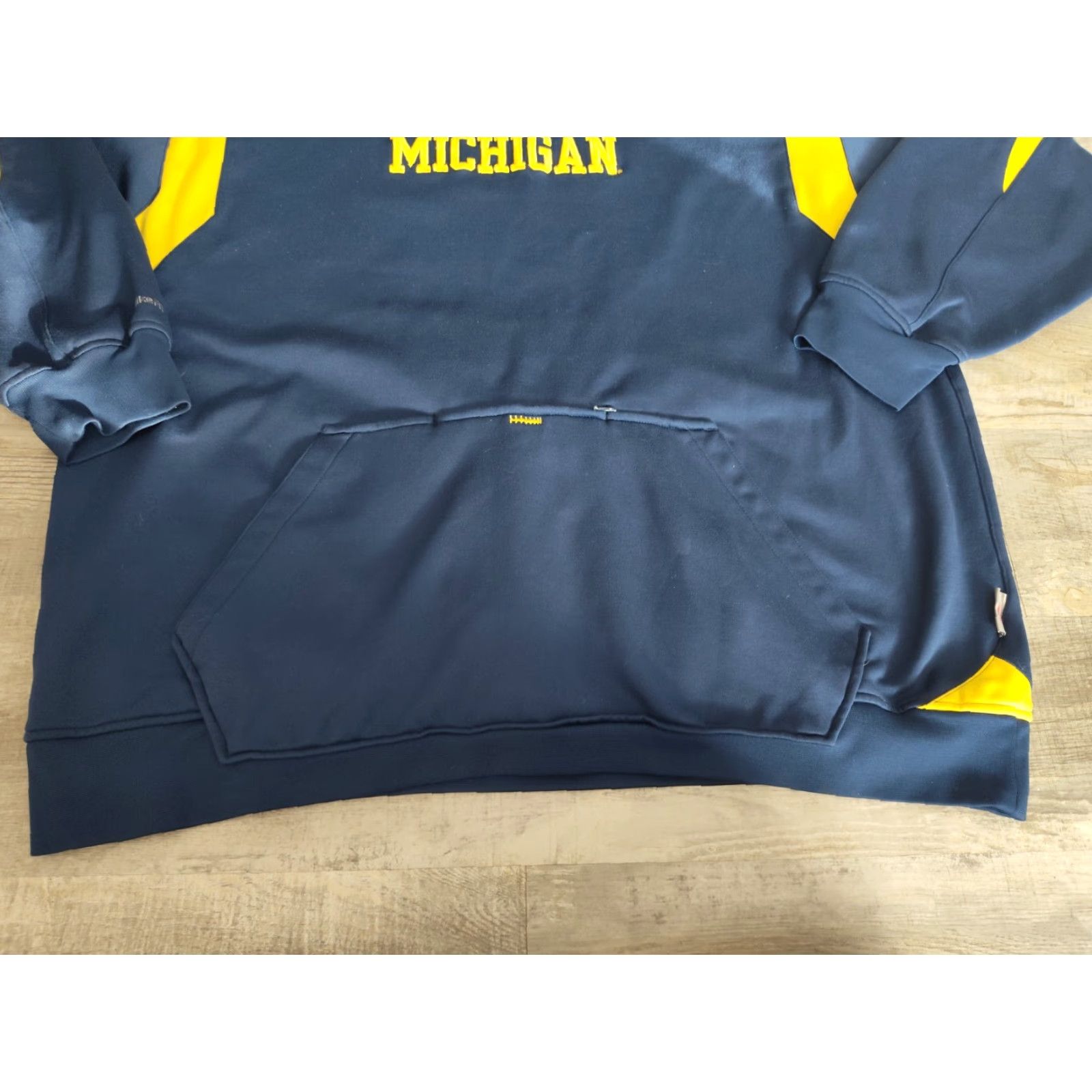 Nike Vintage Nike Michigan Wolverines Center Swoosh Hoodie XL Fit Therma Size US XL / EU 56 / 4 - 2 Thumbnail