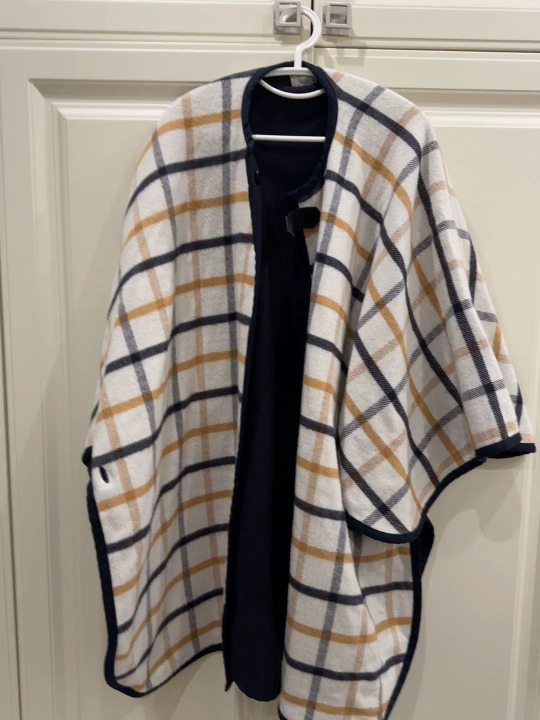 Hermes Hermes Double-sided Plaid Cashmere Cape Size US L / EU 52-54 / 3 - 1 Thumbnail