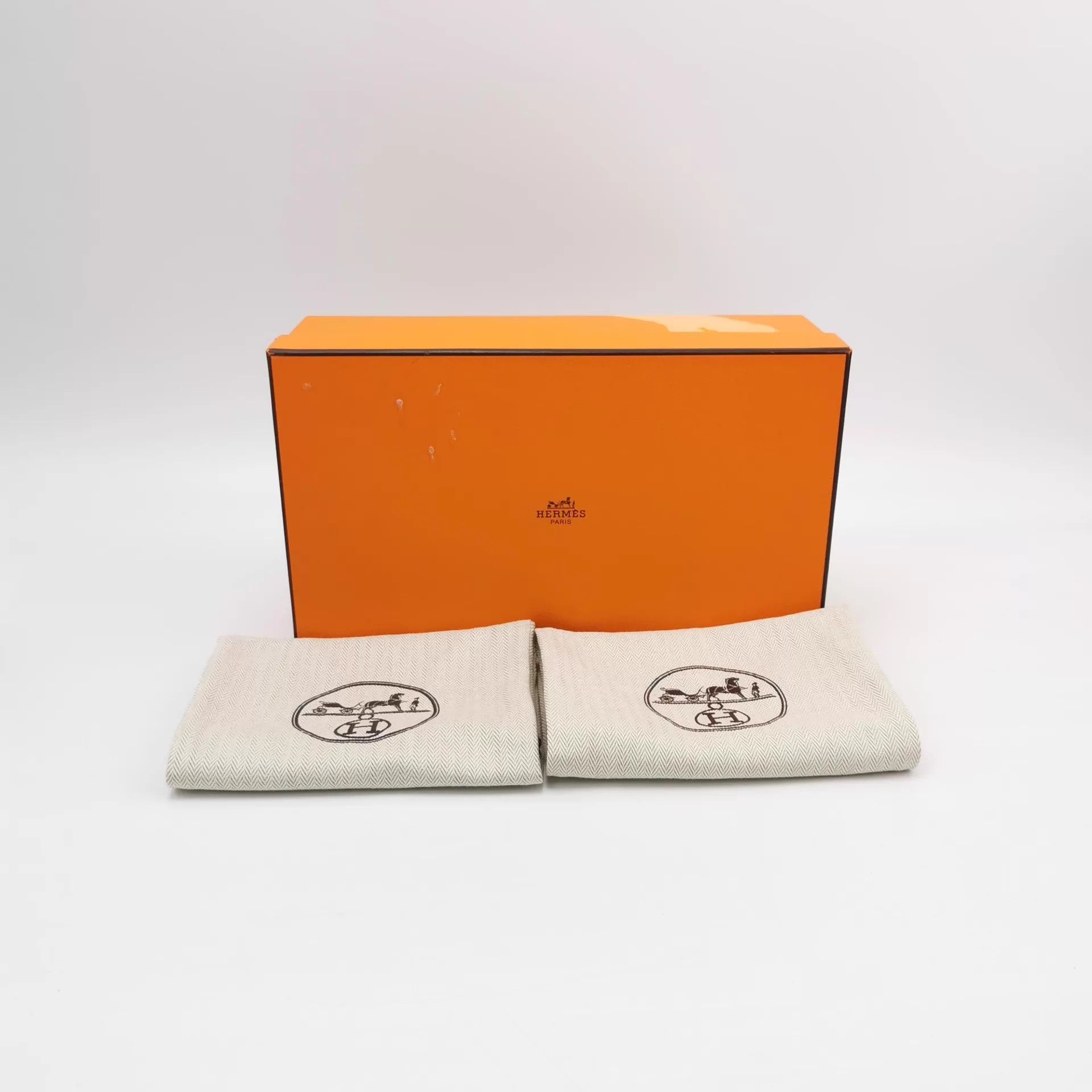 Hermes Hermès Women's Slippers 35 Size US 4.5 / IT 34.5 - 2 Thumbnail