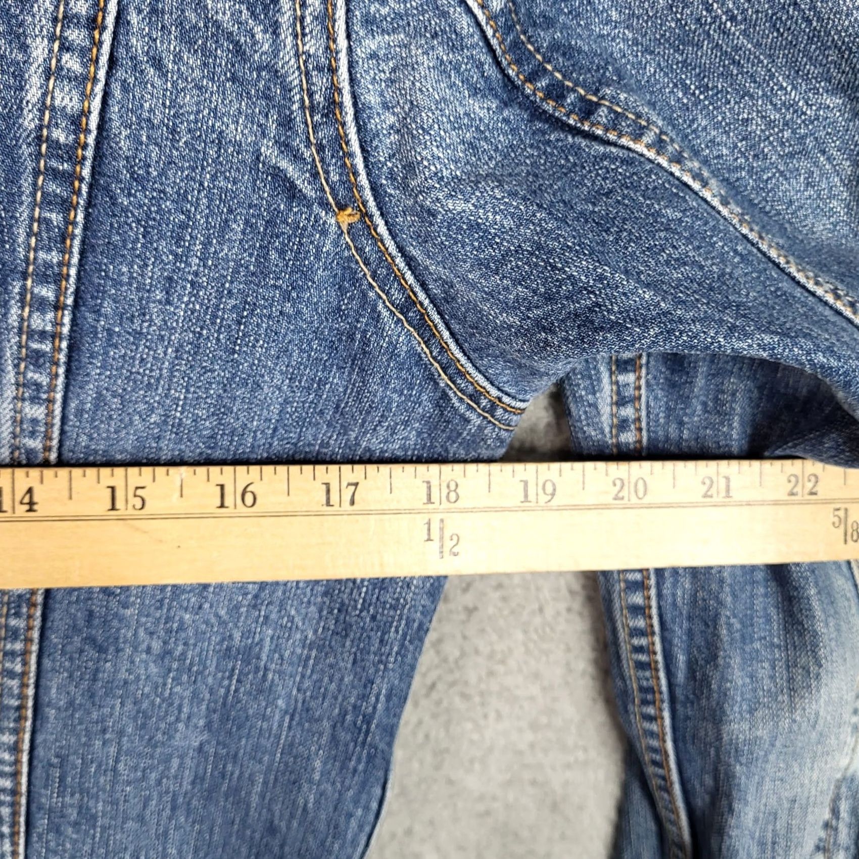 Levi's Levi's Button up patch blue Jeans Jacket Women's Size S Jacket Denim Blue Modern Casual Womens Size 28" / US 6 / IT 42 - 7 Thumbnail